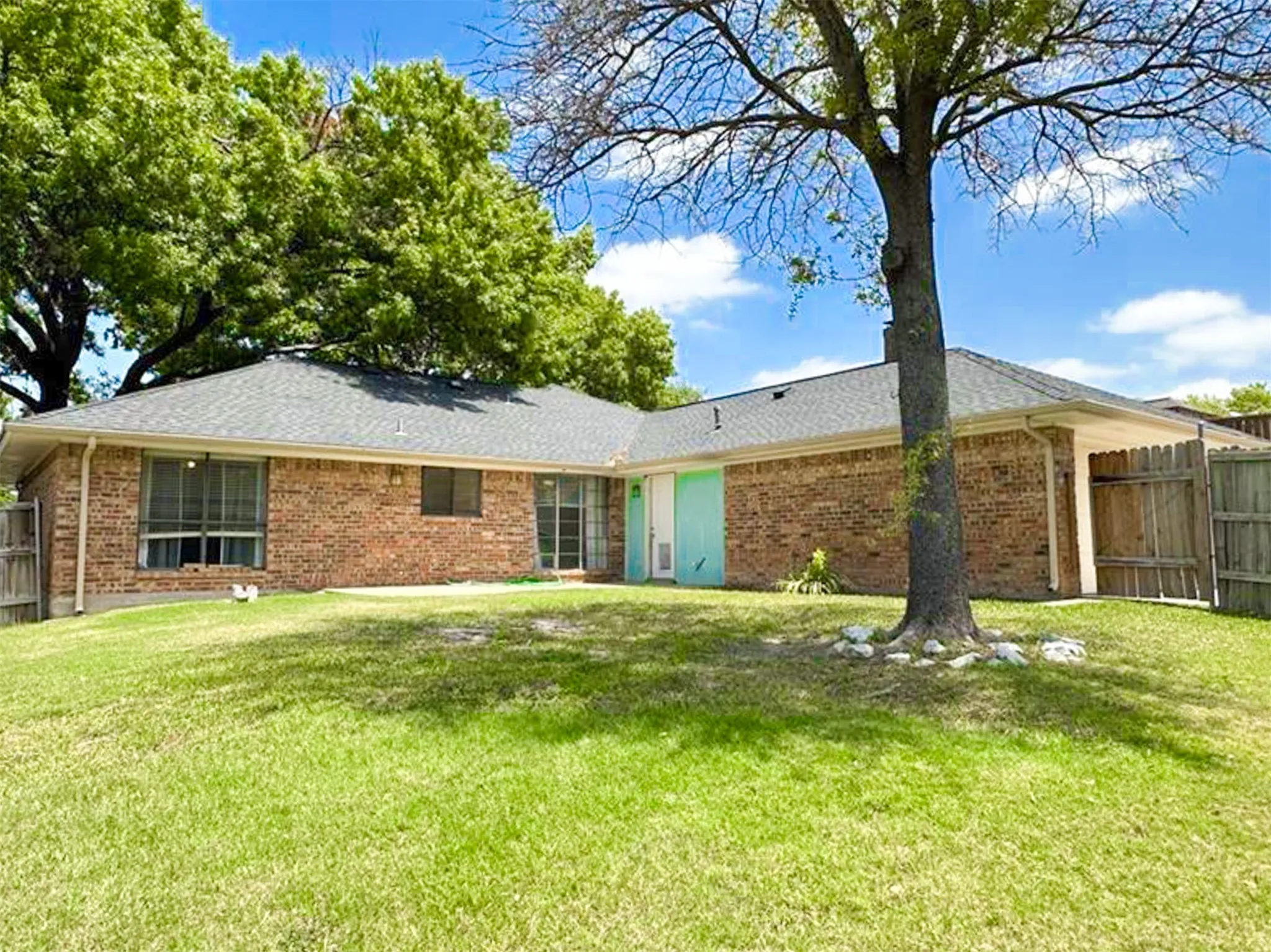 Single Family Residence For Rent in Rockwall County , 407 Shoretrail Drive, Rockwall, Texas 75087, 3 Bedroom, 2 Bathroom, 2 Garage spaces, 2,067 Sqft, built in 1982, mls#21407206, Real Estate Agent in Rockwall, Homes For Rent in Rockwall county, Homes For Rent in Rockwall, Realtor in Rockwall Texas, Real Estate Brokerage Independent Realty Texas, Luminita Cordes Realtor