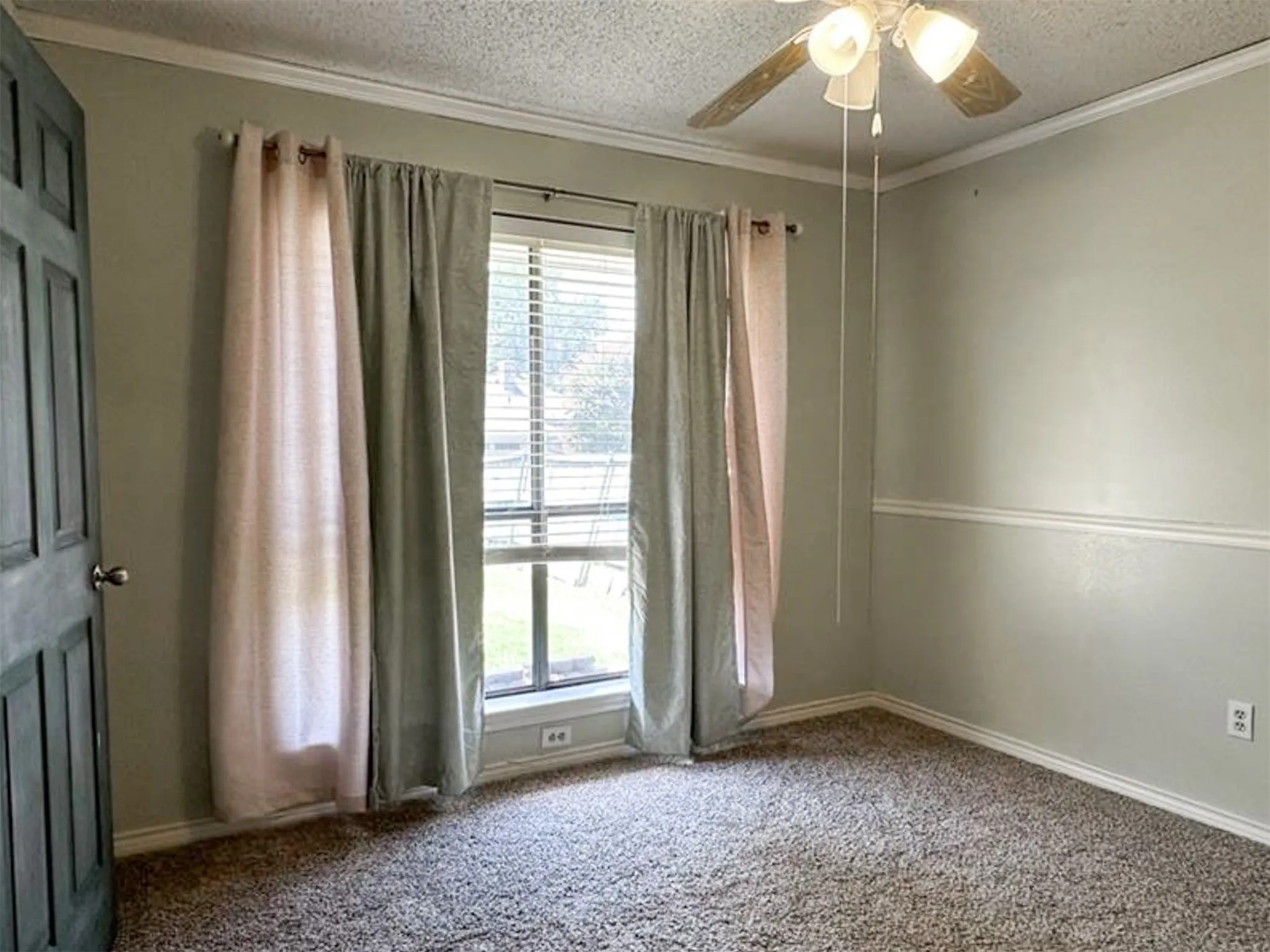 Single Family Residence For Rent in Rockwall County , 407 Shoretrail Drive, Rockwall, Texas 75087, 3 Bedroom, 2 Bathroom, 2 Garage spaces, 2,067 Sqft, built in 1982, mls#21407206, Real Estate Agent in Rockwall, Homes For Rent in Rockwall county, Homes For Rent in Rockwall, Realtor in Rockwall Texas, Real Estate Brokerage Independent Realty Texas, Luminita Cordes Realtor