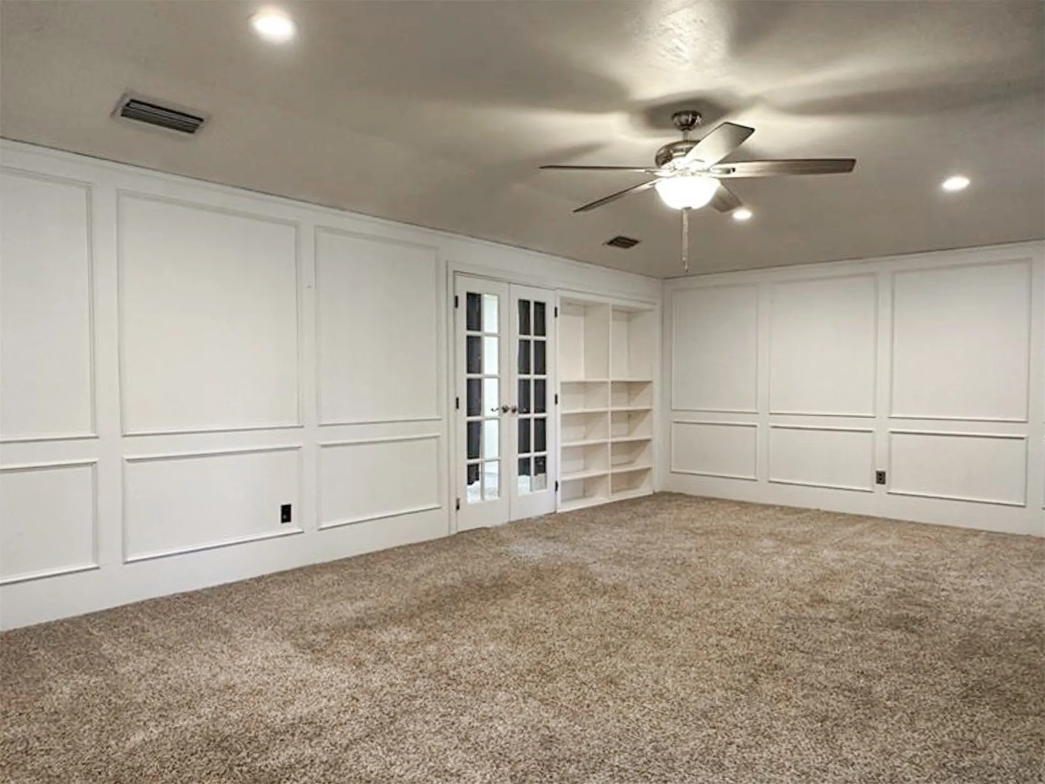 Single Family Residence For Rent in Rockwall County , 407 Shoretrail Drive, Rockwall, Texas 75087, 3 Bedroom, 2 Bathroom, 2 Garage spaces, 2,067 Sqft, built in 1982, mls#21407206, Real Estate Agent in Rockwall, Homes For Rent in Rockwall county, Homes For Rent in Rockwall, Realtor in Rockwall Texas, Real Estate Brokerage Independent Realty Texas, Luminita Cordes Realtor