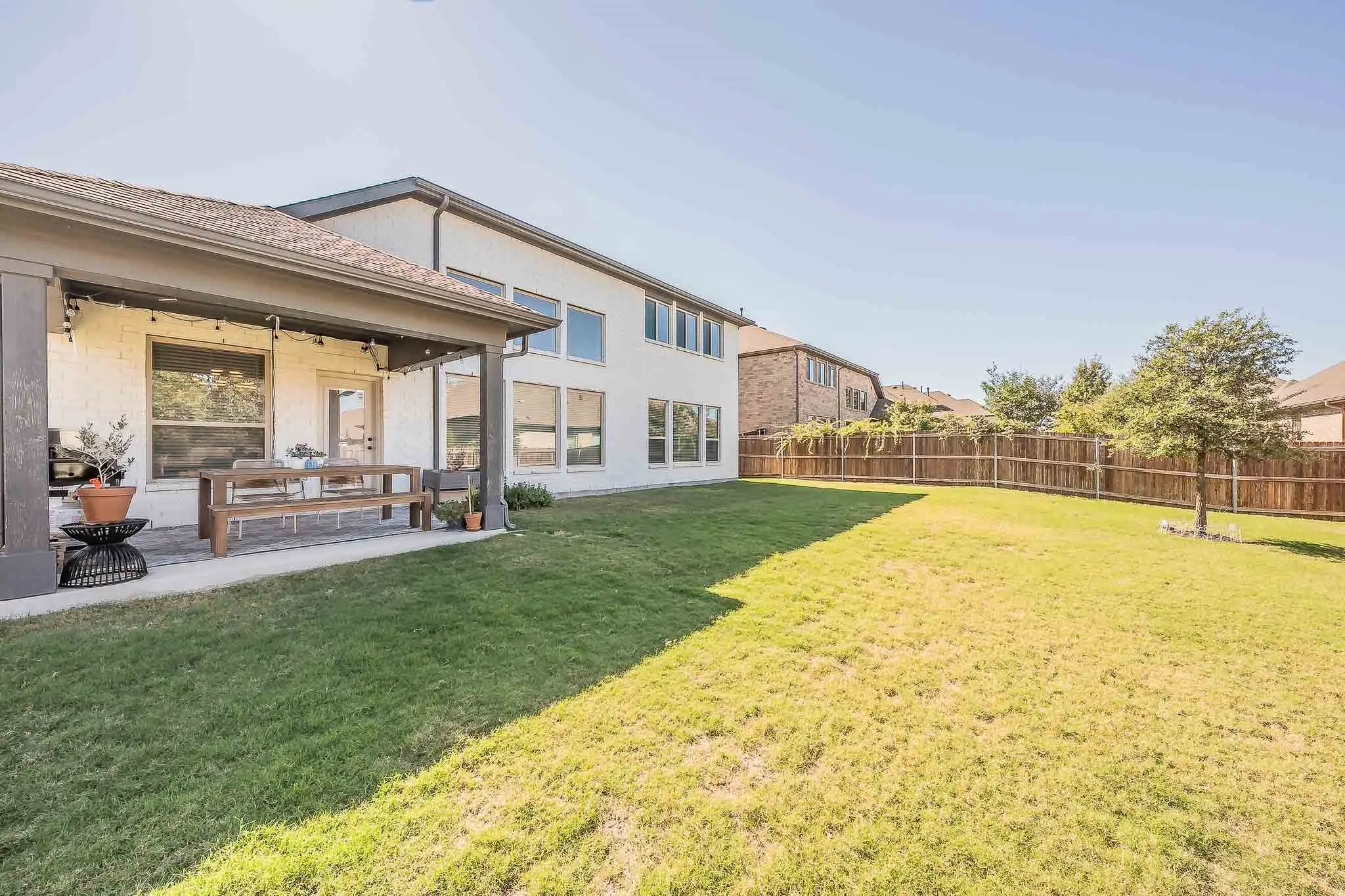 Single Family Residence For Sale in Tarrant County , 6220 Tavolo Parkway, Fort Worth, Texas 76123, 4 Bedroom, 4 Bathroom, 3 Garage spaces, 3,330 Sqft, built in 2020, mls#21407778, Real Estate Agent in Fort Worth, Homes For Sale in Tarrant county, Homes For Sale in Fort Worth, Realtor in Fort Worth Texas, Real Estate Brokerage Independent Realty Texas, Luminita Cordes Realtor