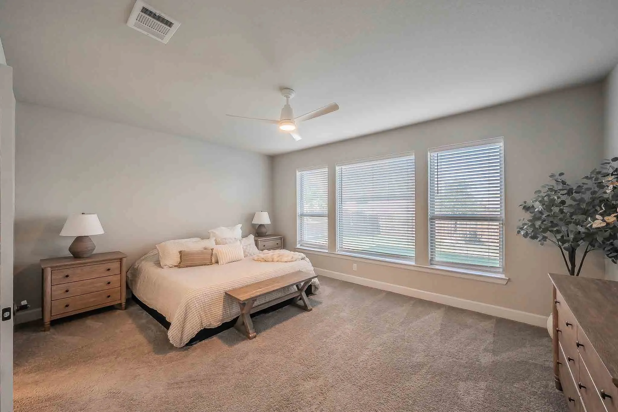Single Family Residence For Sale in Tarrant County , 6220 Tavolo Parkway, Fort Worth, Texas 76123, 4 Bedroom, 4 Bathroom, 3 Garage spaces, 3,330 Sqft, built in 2020, mls#21407778, Real Estate Agent in Fort Worth, Homes For Sale in Tarrant county, Homes For Sale in Fort Worth, Realtor in Fort Worth Texas, Real Estate Brokerage Independent Realty Texas, Luminita Cordes Realtor