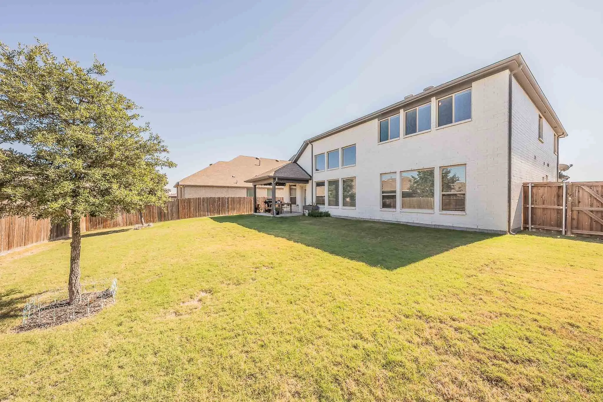 Single Family Residence For Sale in Tarrant County , 6220 Tavolo Parkway, Fort Worth, Texas 76123, 4 Bedroom, 4 Bathroom, 3 Garage spaces, 3,330 Sqft, built in 2020, mls#21407778, Real Estate Agent in Fort Worth, Homes For Sale in Tarrant county, Homes For Sale in Fort Worth, Realtor in Fort Worth Texas, Real Estate Brokerage Independent Realty Texas, Luminita Cordes Realtor