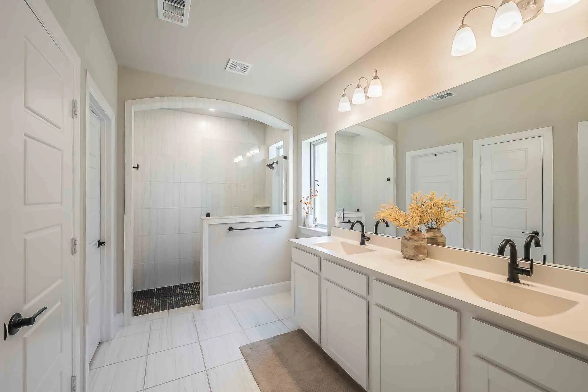 Single Family Residence For Sale in Tarrant County , 6220 Tavolo Parkway, Fort Worth, Texas 76123, 4 Bedroom, 4 Bathroom, 3 Garage spaces, 3,330 Sqft, built in 2020, mls#21407778, Real Estate Agent in Fort Worth, Homes For Sale in Tarrant county, Homes For Sale in Fort Worth, Realtor in Fort Worth Texas, Real Estate Brokerage Independent Realty Texas, Luminita Cordes Realtor