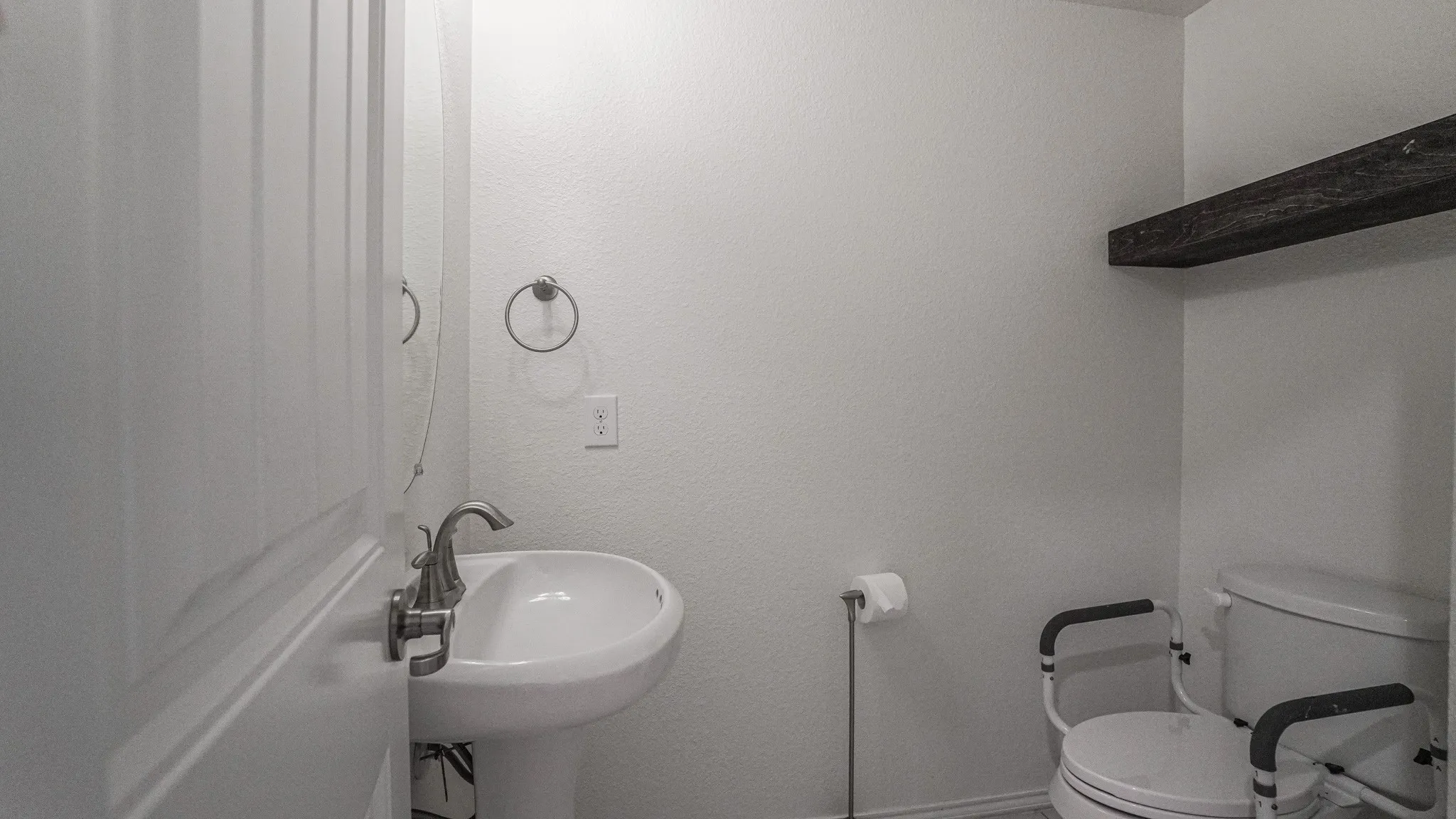 Single Family Residence For Rent in Rockwall County , 239 Oxford Drive, Fate, Texas 75189, 4 Bedroom, 3 Bathroom, 2 Garage spaces, 2,380 Sqft, built in 2016, mls#21407129, Real Estate Agent in Fate, Homes For Rent in Rockwall county, Homes For Rent in Fate, Realtor in Fate Texas, Real Estate Brokerage Independent Realty Texas, Luminita Cordes Realtor