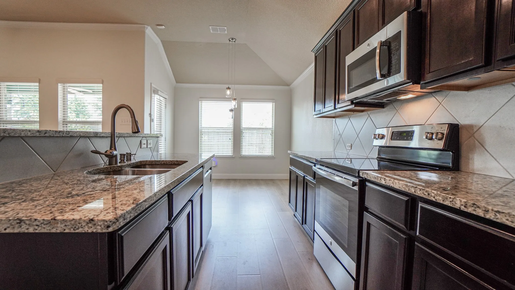 Single Family Residence For Rent in Rockwall County , 239 Oxford Drive, Fate, Texas 75189, 4 Bedroom, 3 Bathroom, 2 Garage spaces, 2,380 Sqft, built in 2016, mls#21407129, Real Estate Agent in Fate, Homes For Rent in Rockwall county, Homes For Rent in Fate, Realtor in Fate Texas, Real Estate Brokerage Independent Realty Texas, Luminita Cordes Realtor