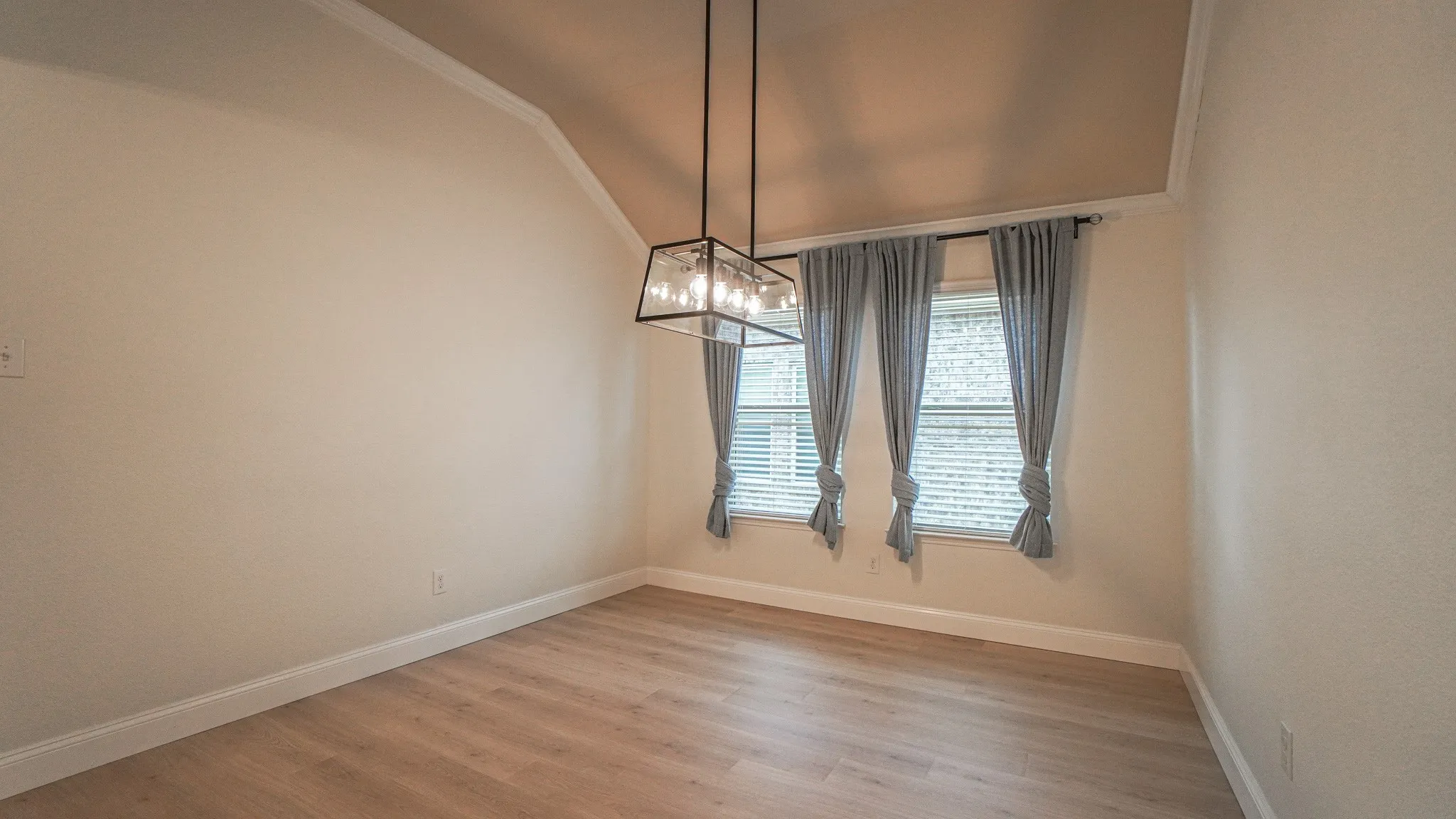Single Family Residence For Rent in Rockwall County , 239 Oxford Drive, Fate, Texas 75189, 4 Bedroom, 3 Bathroom, 2 Garage spaces, 2,380 Sqft, built in 2016, mls#21407129, Real Estate Agent in Fate, Homes For Rent in Rockwall county, Homes For Rent in Fate, Realtor in Fate Texas, Real Estate Brokerage Independent Realty Texas, Luminita Cordes Realtor