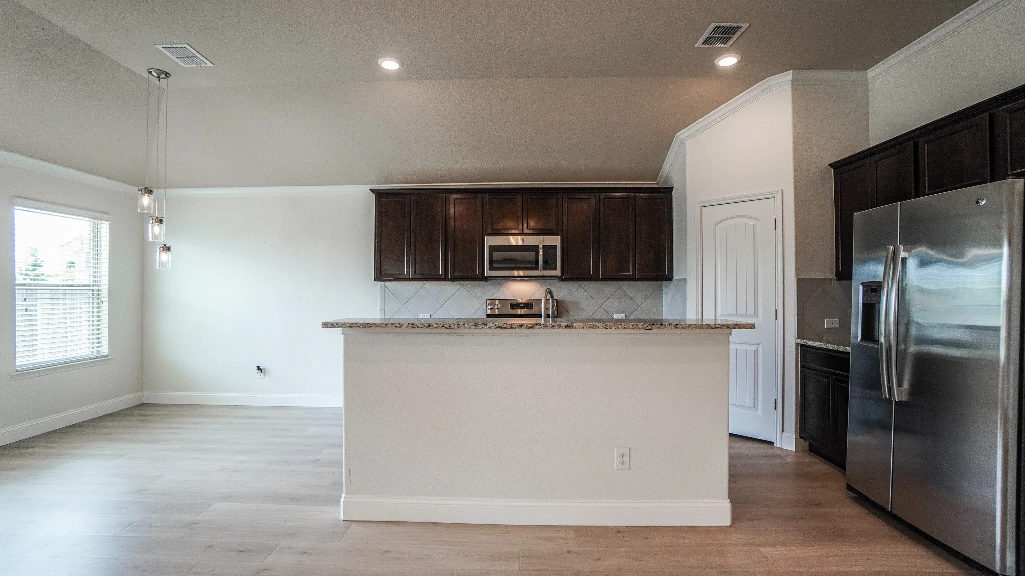 Single Family Residence For Rent in Rockwall County , 239 Oxford Drive, Fate, Texas 75189, 4 Bedroom, 3 Bathroom, 2 Garage spaces, 2,380 Sqft, built in 2016, mls#21407129, Real Estate Agent in Fate, Homes For Rent in Rockwall county, Homes For Rent in Fate, Realtor in Fate Texas, Real Estate Brokerage Independent Realty Texas, Luminita Cordes Realtor