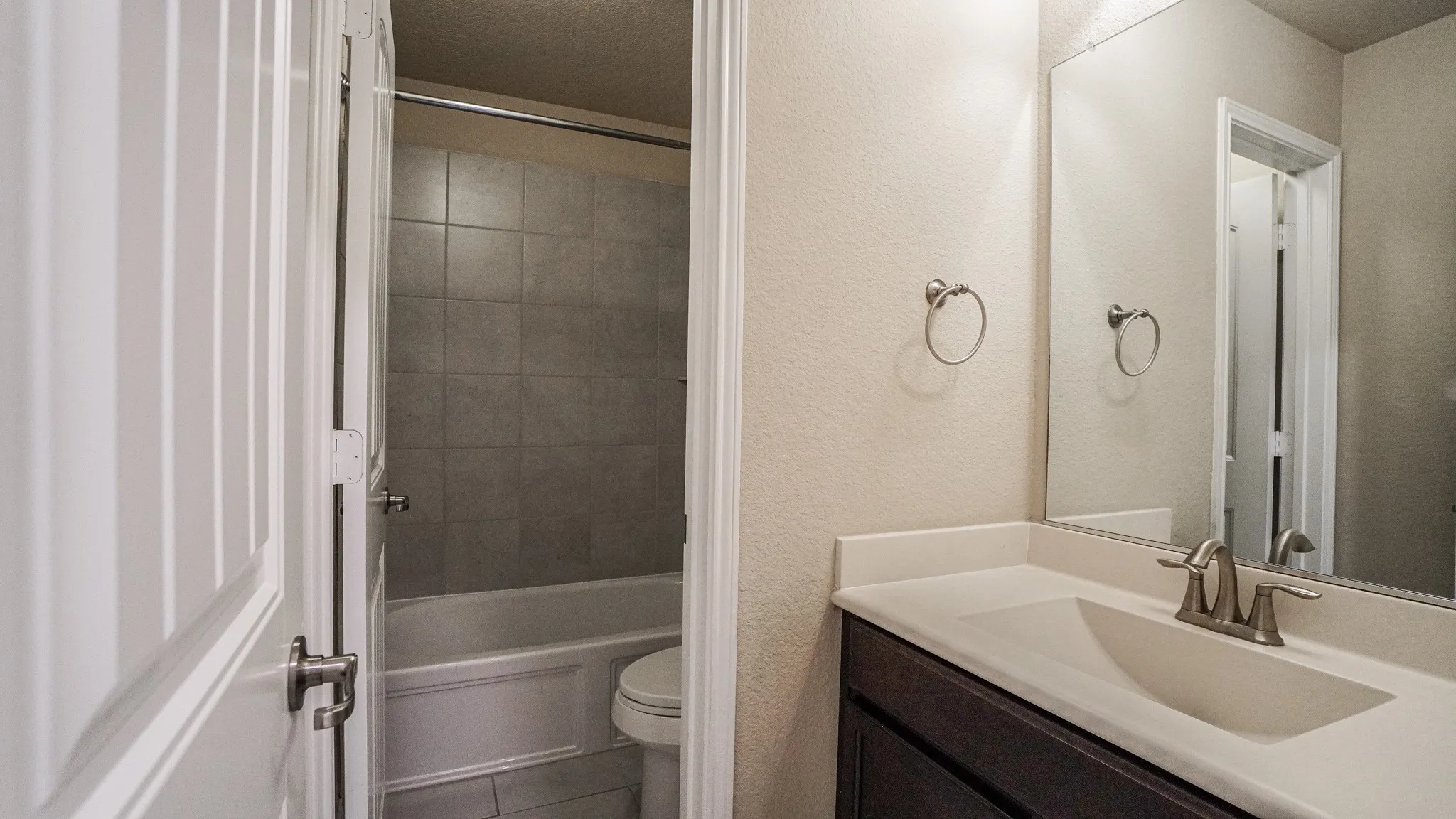 Single Family Residence For Rent in Rockwall County , 239 Oxford Drive, Fate, Texas 75189, 4 Bedroom, 3 Bathroom, 2 Garage spaces, 2,380 Sqft, built in 2016, mls#21407129, Real Estate Agent in Fate, Homes For Rent in Rockwall county, Homes For Rent in Fate, Realtor in Fate Texas, Real Estate Brokerage Independent Realty Texas, Luminita Cordes Realtor