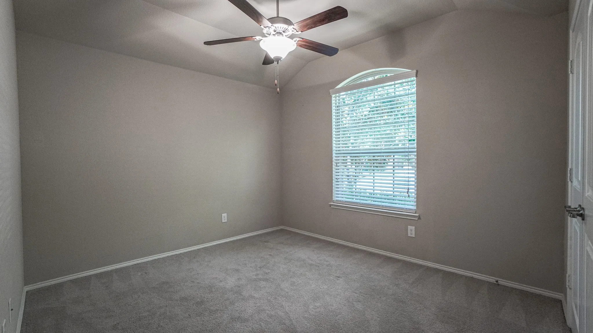 Single Family Residence For Rent in Rockwall County , 239 Oxford Drive, Fate, Texas 75189, 4 Bedroom, 3 Bathroom, 2 Garage spaces, 2,380 Sqft, built in 2016, mls#21407129, Real Estate Agent in Fate, Homes For Rent in Rockwall county, Homes For Rent in Fate, Realtor in Fate Texas, Real Estate Brokerage Independent Realty Texas, Luminita Cordes Realtor