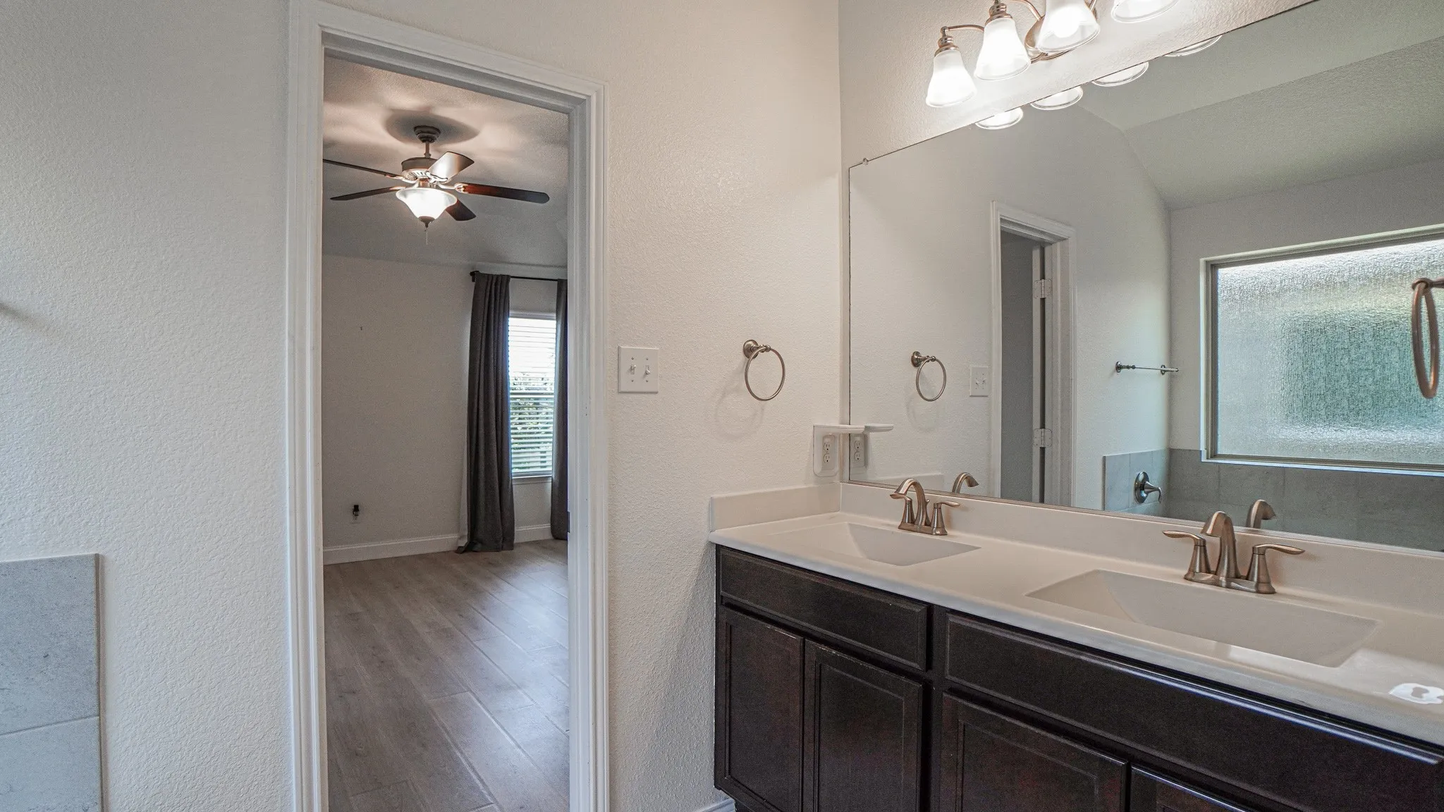 Single Family Residence For Rent in Rockwall County , 239 Oxford Drive, Fate, Texas 75189, 4 Bedroom, 3 Bathroom, 2 Garage spaces, 2,380 Sqft, built in 2016, mls#21407129, Real Estate Agent in Fate, Homes For Rent in Rockwall county, Homes For Rent in Fate, Realtor in Fate Texas, Real Estate Brokerage Independent Realty Texas, Luminita Cordes Realtor