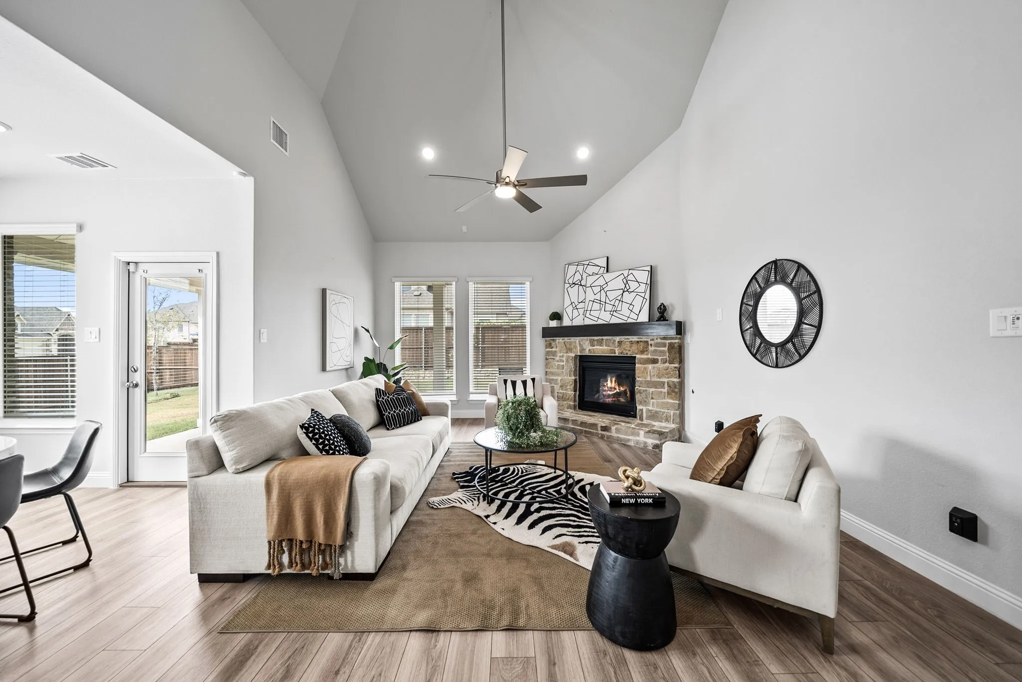 Vaulted ceiling with recessed lighting and ceiling fan