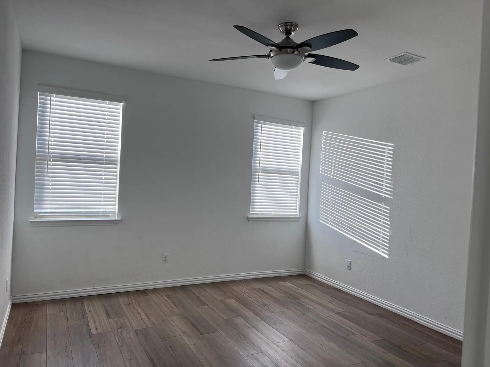Single Family Residence For Rent in Denton County , 3505 Triumph Drive, Denton, Texas 76207, 4 Bedroom, 2 Bathroom, 2 Garage spaces, 1,838 Sqft, built in 2022, mls#21407970, Real Estate Agent in Denton, Homes For Rent in Denton county, Homes For Rent in Denton, Realtor in Denton Texas, Real Estate Brokerage Independent Realty Texas, Luminita Cordes Realtor