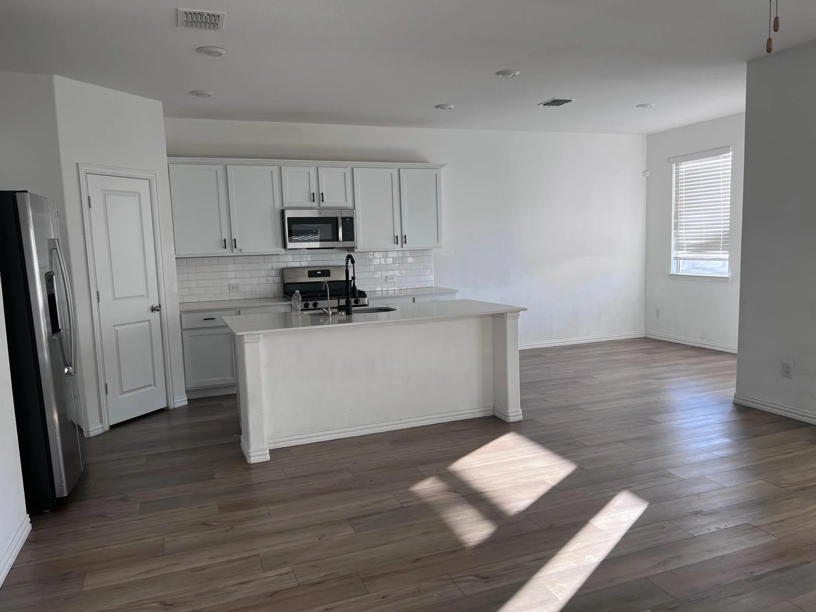 Single Family Residence For Rent in Denton County , 3505 Triumph Drive, Denton, Texas 76207, 4 Bedroom, 2 Bathroom, 2 Garage spaces, 1,838 Sqft, built in 2022, mls#21407970, Real Estate Agent in Denton, Homes For Rent in Denton county, Homes For Rent in Denton, Realtor in Denton Texas, Real Estate Brokerage Independent Realty Texas, Luminita Cordes Realtor