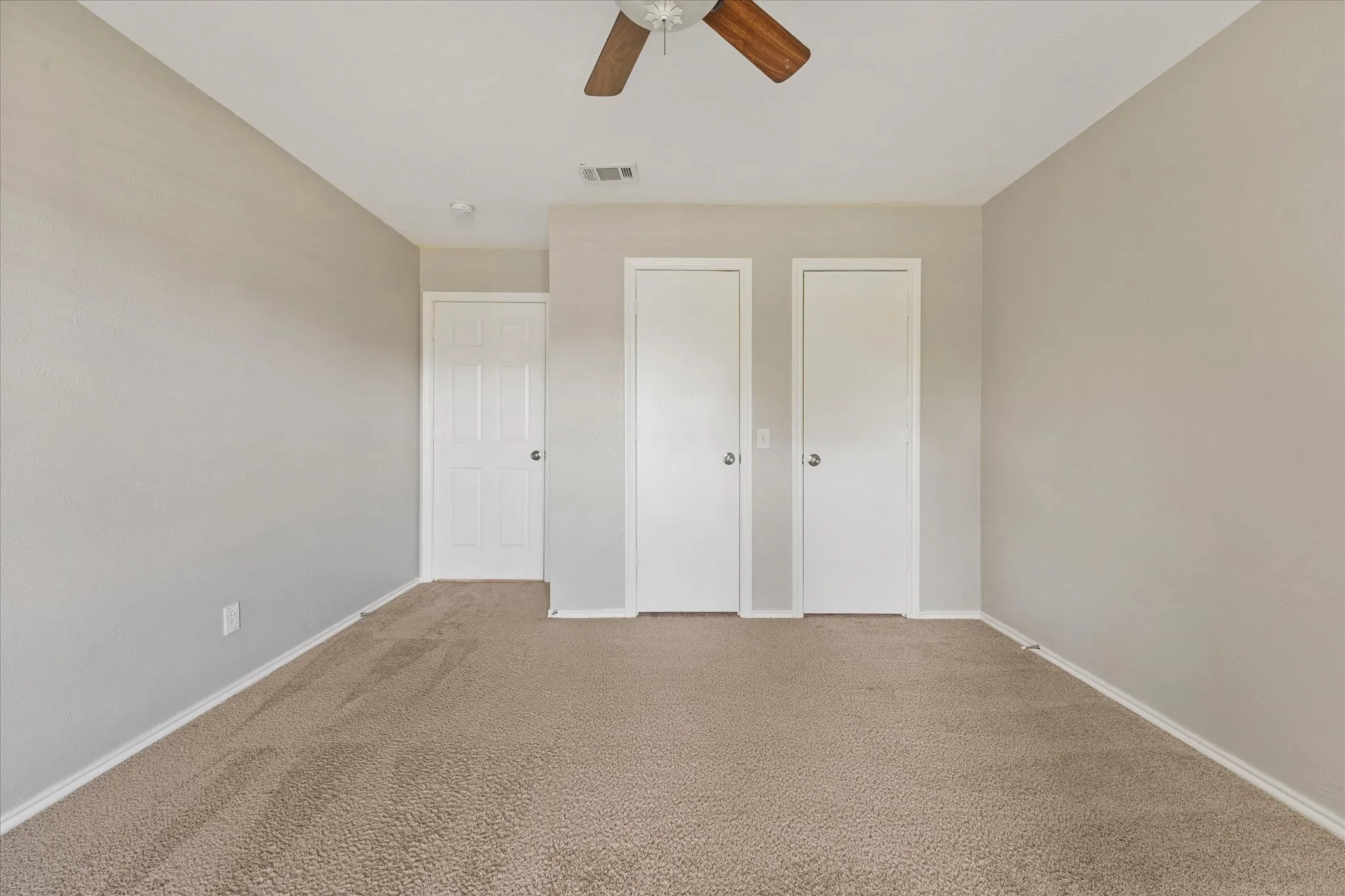 Single Family Residence For Sale in Collin County , 2629 Kimberly Court, Plano, Texas 75075, 4 Bedroom, 3 Bathroom, 2 Garage spaces, 2,564 Sqft, built in 1973, mls#21407097, Real Estate Agent in Plano, Homes For Sale in Collin county, Homes For Sale in Plano, Realtor in Plano Texas, Real Estate Brokerage Independent Realty Texas, Luminita Cordes Realtor