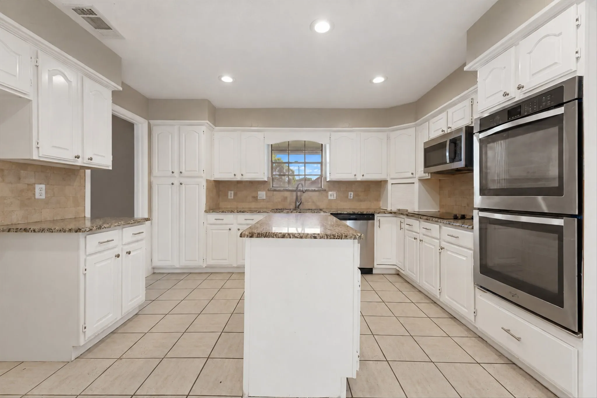 Single Family Residence For Sale in Collin County , 2629 Kimberly Court, Plano, Texas 75075, 4 Bedroom, 3 Bathroom, 2 Garage spaces, 2,564 Sqft, built in 1973, mls#21407097, Real Estate Agent in Plano, Homes For Sale in Collin county, Homes For Sale in Plano, Realtor in Plano Texas, Real Estate Brokerage Independent Realty Texas, Luminita Cordes Realtor