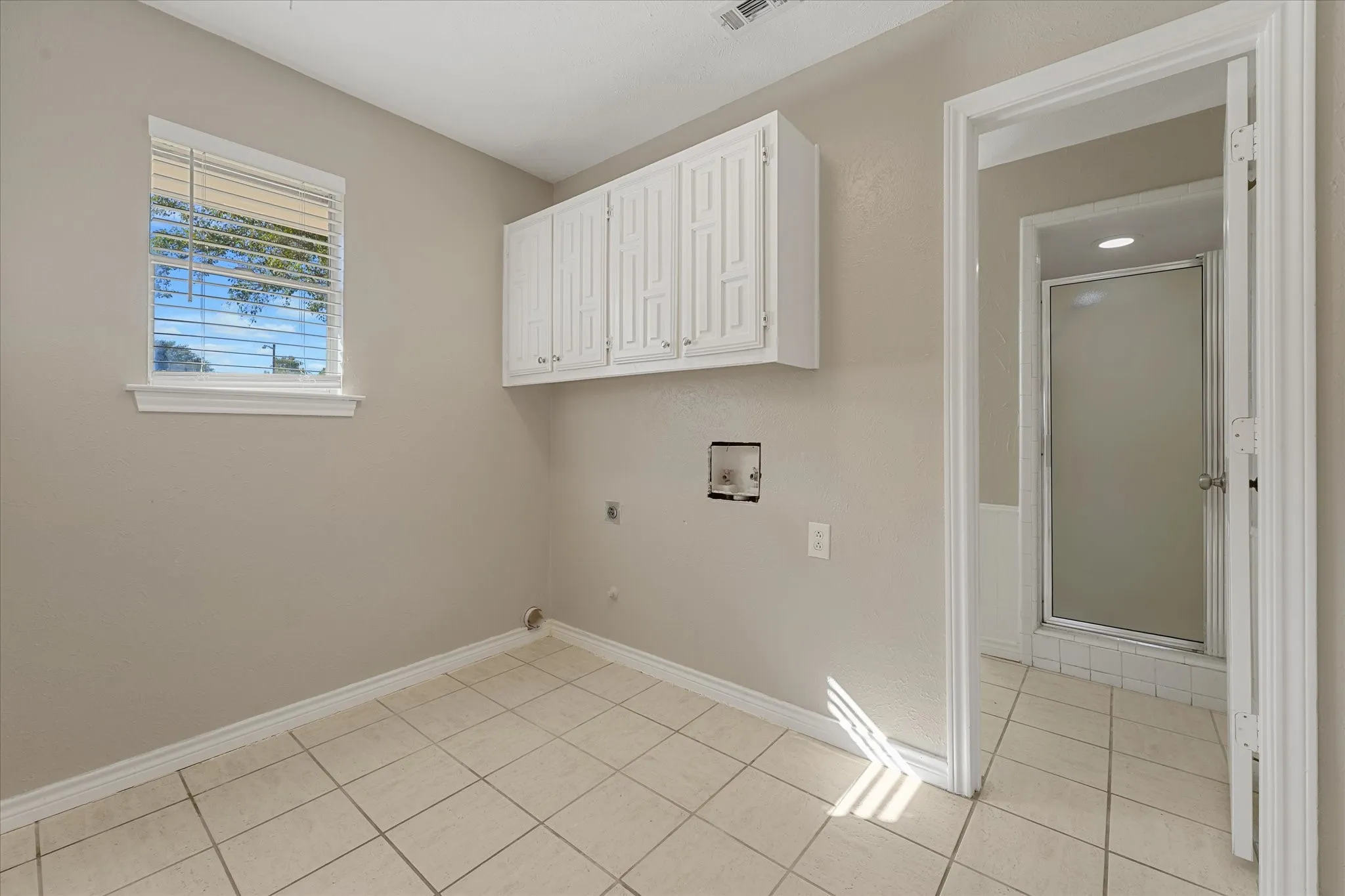 Single Family Residence For Sale in Collin County , 2629 Kimberly Court, Plano, Texas 75075, 4 Bedroom, 3 Bathroom, 2 Garage spaces, 2,564 Sqft, built in 1973, mls#21407097, Real Estate Agent in Plano, Homes For Sale in Collin county, Homes For Sale in Plano, Realtor in Plano Texas, Real Estate Brokerage Independent Realty Texas, Luminita Cordes Realtor