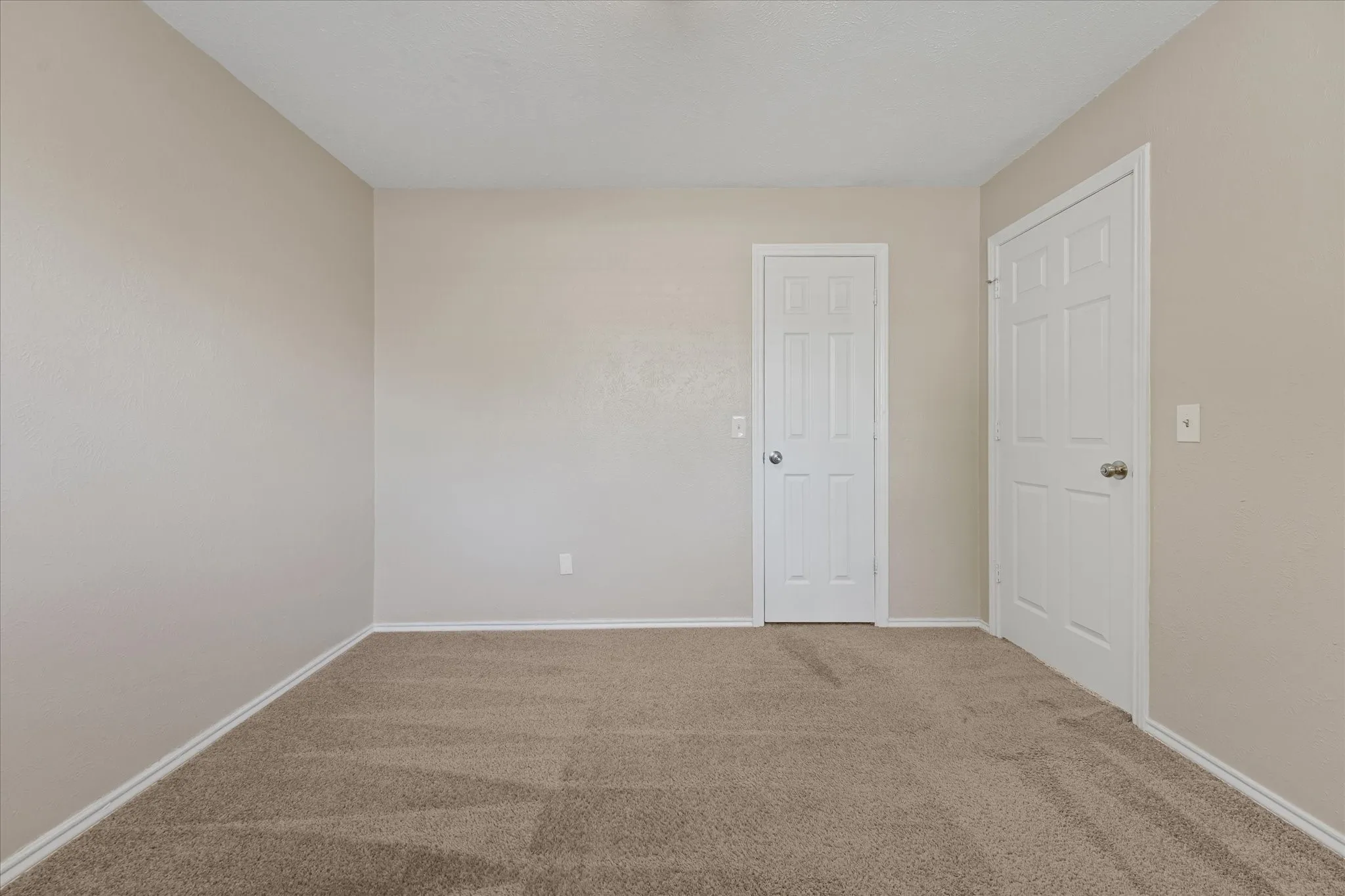 Single Family Residence For Sale in Collin County , 2629 Kimberly Court, Plano, Texas 75075, 4 Bedroom, 3 Bathroom, 2 Garage spaces, 2,564 Sqft, built in 1973, mls#21407097, Real Estate Agent in Plano, Homes For Sale in Collin county, Homes For Sale in Plano, Realtor in Plano Texas, Real Estate Brokerage Independent Realty Texas, Luminita Cordes Realtor