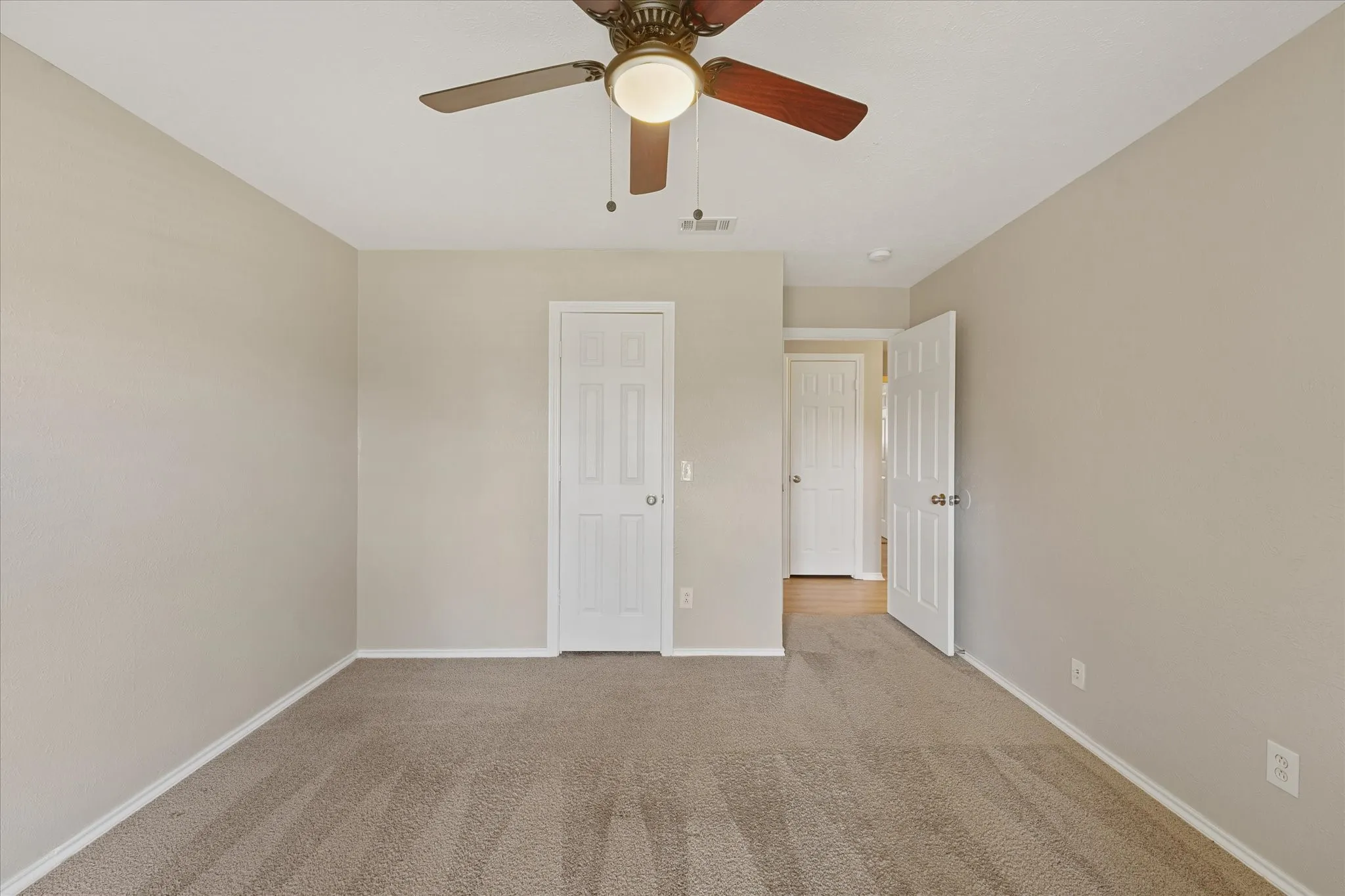 Single Family Residence For Sale in Collin County , 2629 Kimberly Court, Plano, Texas 75075, 4 Bedroom, 3 Bathroom, 2 Garage spaces, 2,564 Sqft, built in 1973, mls#21407097, Real Estate Agent in Plano, Homes For Sale in Collin county, Homes For Sale in Plano, Realtor in Plano Texas, Real Estate Brokerage Independent Realty Texas, Luminita Cordes Realtor