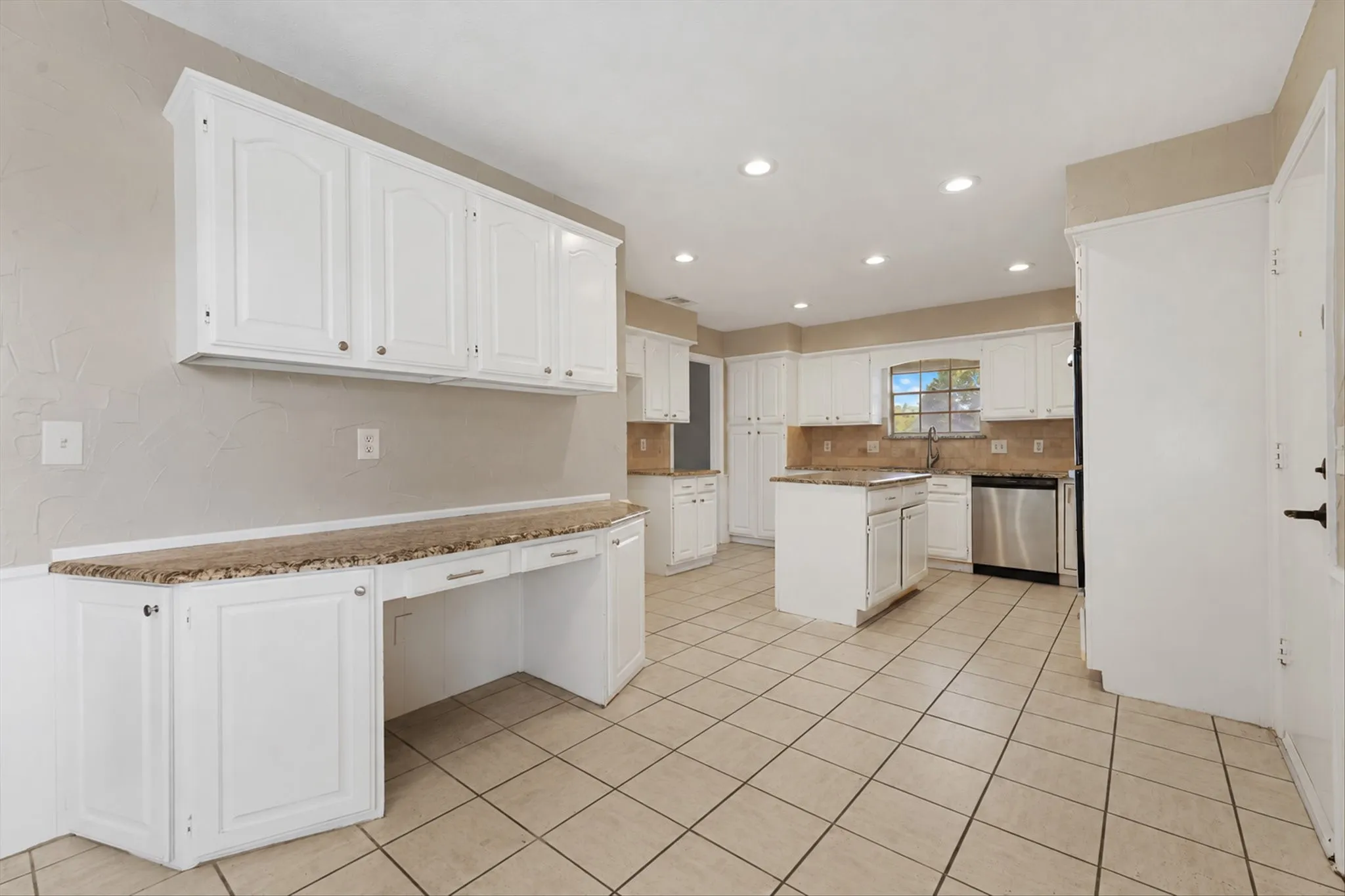 Single Family Residence For Sale in Collin County , 2629 Kimberly Court, Plano, Texas 75075, 4 Bedroom, 3 Bathroom, 2 Garage spaces, 2,564 Sqft, built in 1973, mls#21407097, Real Estate Agent in Plano, Homes For Sale in Collin county, Homes For Sale in Plano, Realtor in Plano Texas, Real Estate Brokerage Independent Realty Texas, Luminita Cordes Realtor