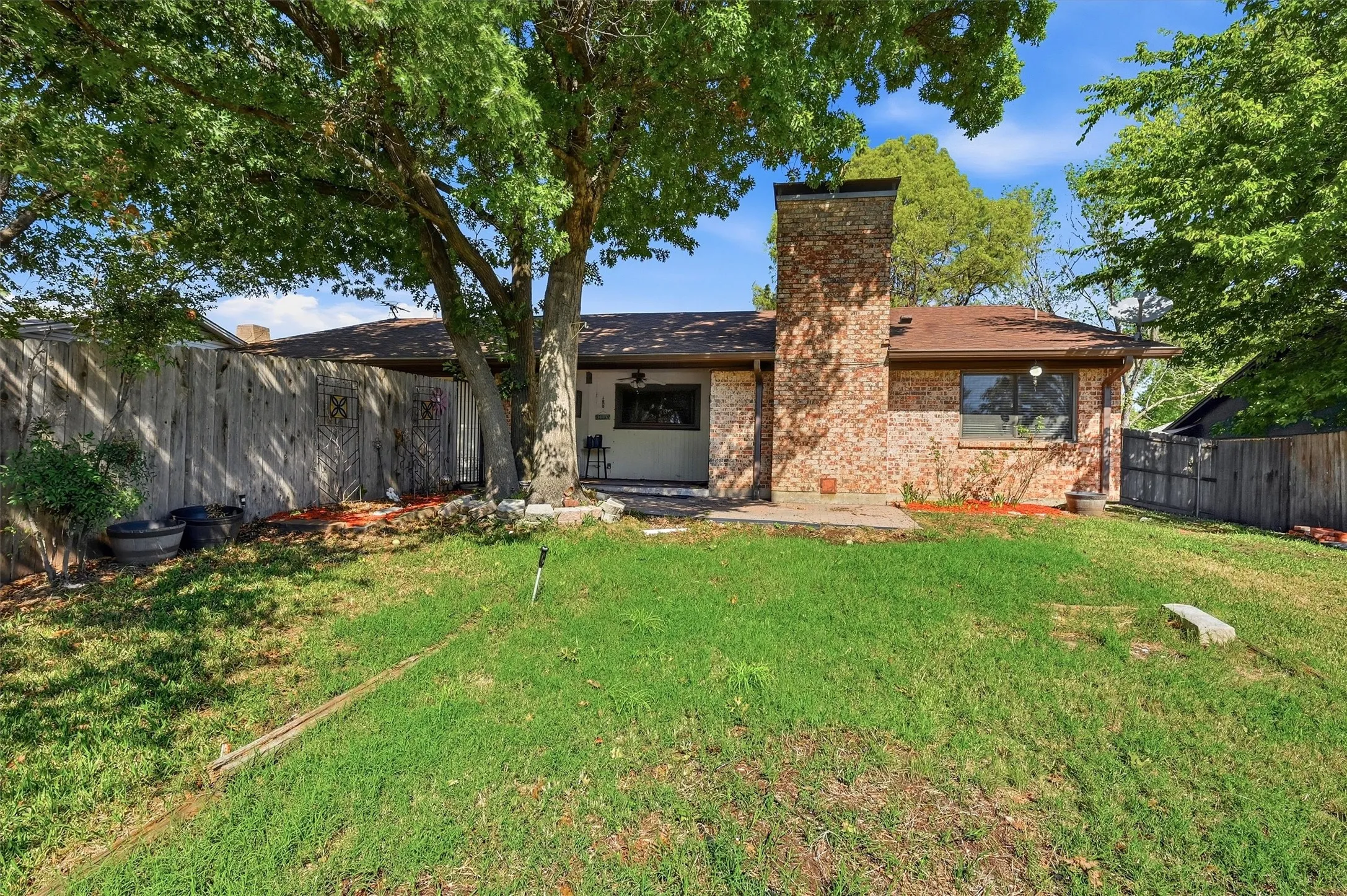 Single Family Residence For Sale in Grayson County , 1826 Skyline Drive, Sherman, Texas 75092, 4 Bedroom, 2 Bathroom, 2 Garage spaces, 1,628 Sqft, built in 1975, mls#21405751, Real Estate Agent in Sherman, Homes For Sale in Grayson county, Homes For Sale in Sherman, Realtor in Sherman Texas, Real Estate Brokerage Independent Realty Texas, Luminita Cordes Realtor