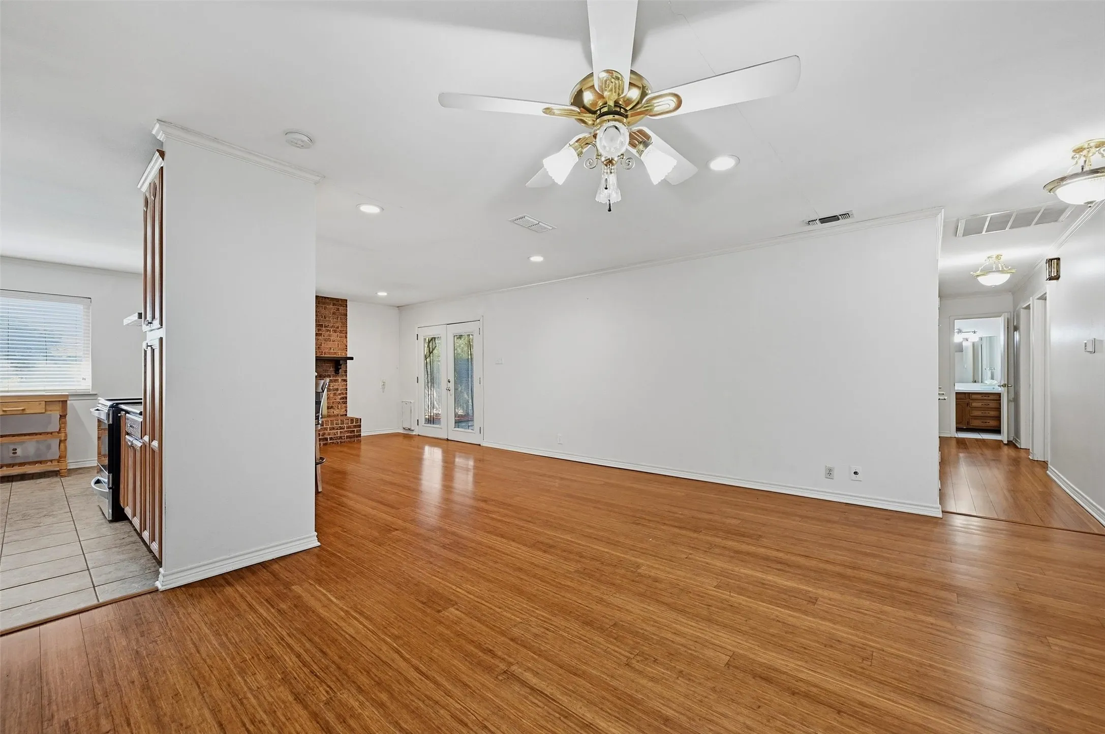 Single Family Residence For Sale in Grayson County , 1826 Skyline Drive, Sherman, Texas 75092, 4 Bedroom, 2 Bathroom, 2 Garage spaces, 1,628 Sqft, built in 1975, mls#21405751, Real Estate Agent in Sherman, Homes For Sale in Grayson county, Homes For Sale in Sherman, Realtor in Sherman Texas, Real Estate Brokerage Independent Realty Texas, Luminita Cordes Realtor