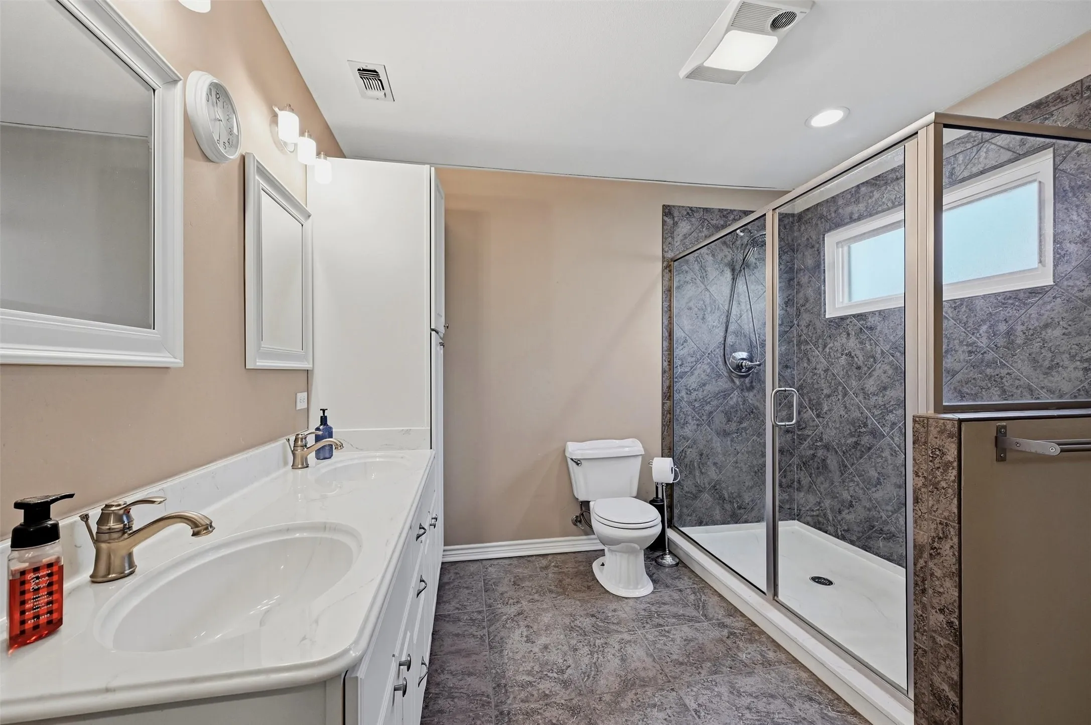 Single Family Residence For Sale in Grayson County , 1826 Skyline Drive, Sherman, Texas 75092, 4 Bedroom, 2 Bathroom, 2 Garage spaces, 1,628 Sqft, built in 1975, mls#21405751, Real Estate Agent in Sherman, Homes For Sale in Grayson county, Homes For Sale in Sherman, Realtor in Sherman Texas, Real Estate Brokerage Independent Realty Texas, Luminita Cordes Realtor