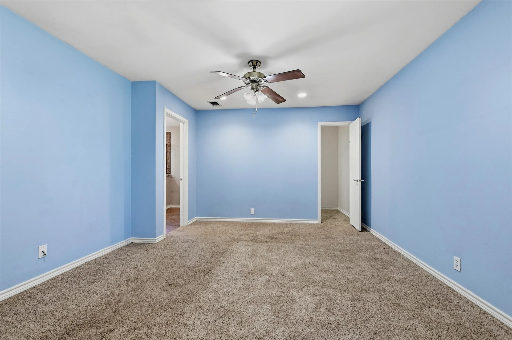 Single Family Residence For Sale in Grayson County , 1826 Skyline Drive, Sherman, Texas 75092, 4 Bedroom, 2 Bathroom, 2 Garage spaces, 1,628 Sqft, built in 1975, mls#21405751, Real Estate Agent in Sherman, Homes For Sale in Grayson county, Homes For Sale in Sherman, Realtor in Sherman Texas, Real Estate Brokerage Independent Realty Texas, Luminita Cordes Realtor