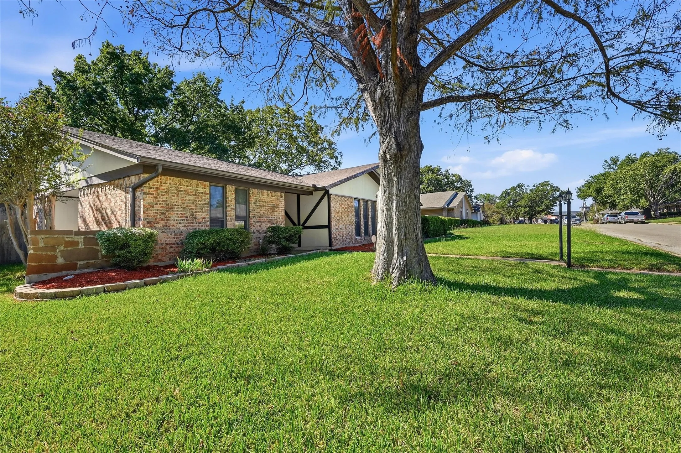 Single Family Residence For Sale in Grayson County , 1826 Skyline Drive, Sherman, Texas 75092, 4 Bedroom, 2 Bathroom, 2 Garage spaces, 1,628 Sqft, built in 1975, mls#21405751, Real Estate Agent in Sherman, Homes For Sale in Grayson county, Homes For Sale in Sherman, Realtor in Sherman Texas, Real Estate Brokerage Independent Realty Texas, Luminita Cordes Realtor