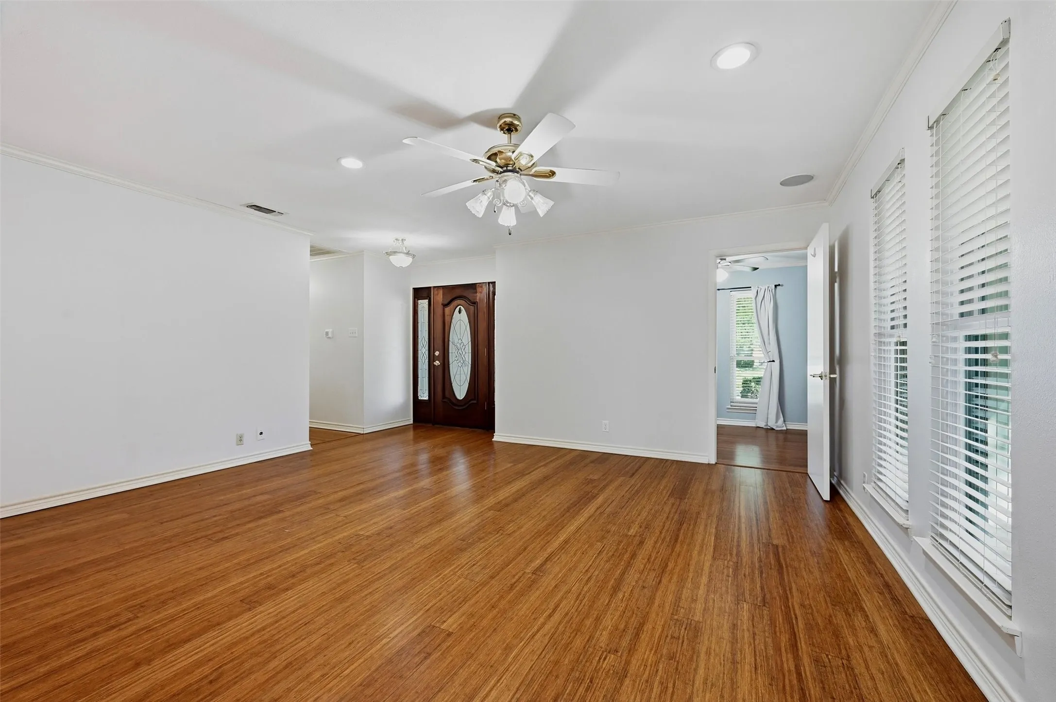 Single Family Residence For Sale in Grayson County , 1826 Skyline Drive, Sherman, Texas 75092, 4 Bedroom, 2 Bathroom, 2 Garage spaces, 1,628 Sqft, built in 1975, mls#21405751, Real Estate Agent in Sherman, Homes For Sale in Grayson county, Homes For Sale in Sherman, Realtor in Sherman Texas, Real Estate Brokerage Independent Realty Texas, Luminita Cordes Realtor
