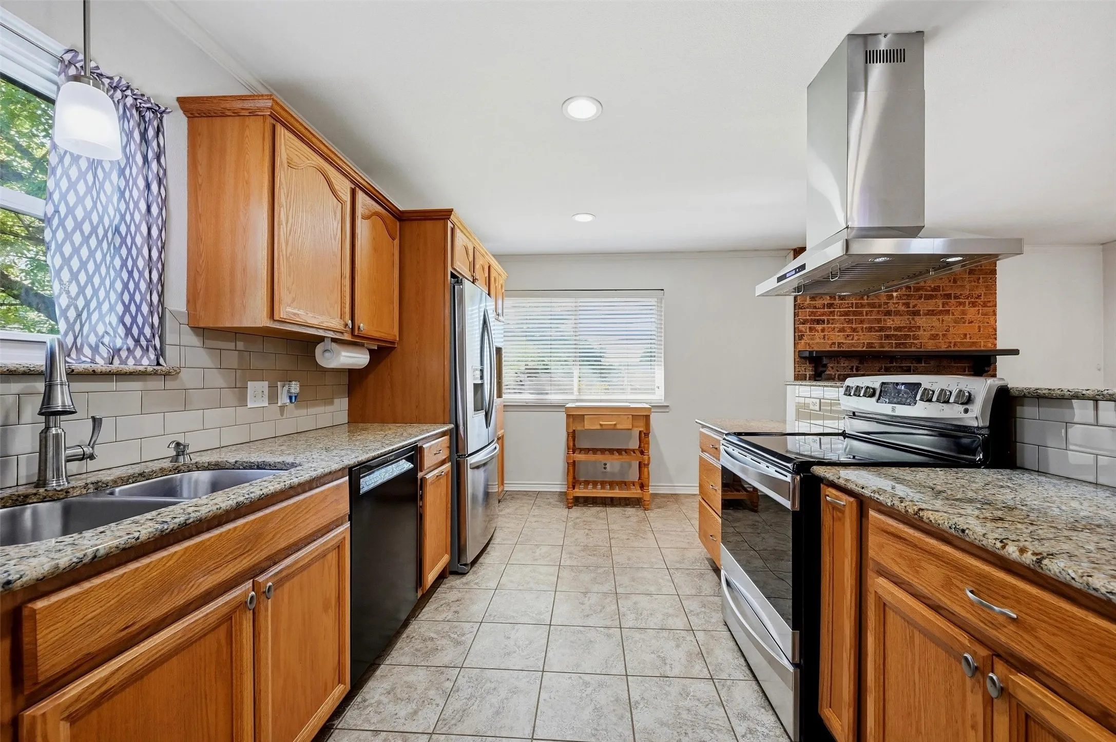 Single Family Residence For Sale in Grayson County , 1826 Skyline Drive, Sherman, Texas 75092, 4 Bedroom, 2 Bathroom, 2 Garage spaces, 1,628 Sqft, built in 1975, mls#21405751, Real Estate Agent in Sherman, Homes For Sale in Grayson county, Homes For Sale in Sherman, Realtor in Sherman Texas, Real Estate Brokerage Independent Realty Texas, Luminita Cordes Realtor