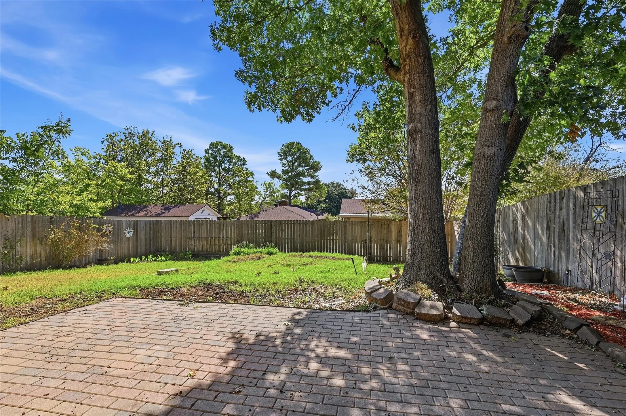 Single Family Residence For Sale in Grayson County , 1826 Skyline Drive, Sherman, Texas 75092, 4 Bedroom, 2 Bathroom, 2 Garage spaces, 1,628 Sqft, built in 1975, mls#21405751, Real Estate Agent in Sherman, Homes For Sale in Grayson county, Homes For Sale in Sherman, Realtor in Sherman Texas, Real Estate Brokerage Independent Realty Texas, Luminita Cordes Realtor