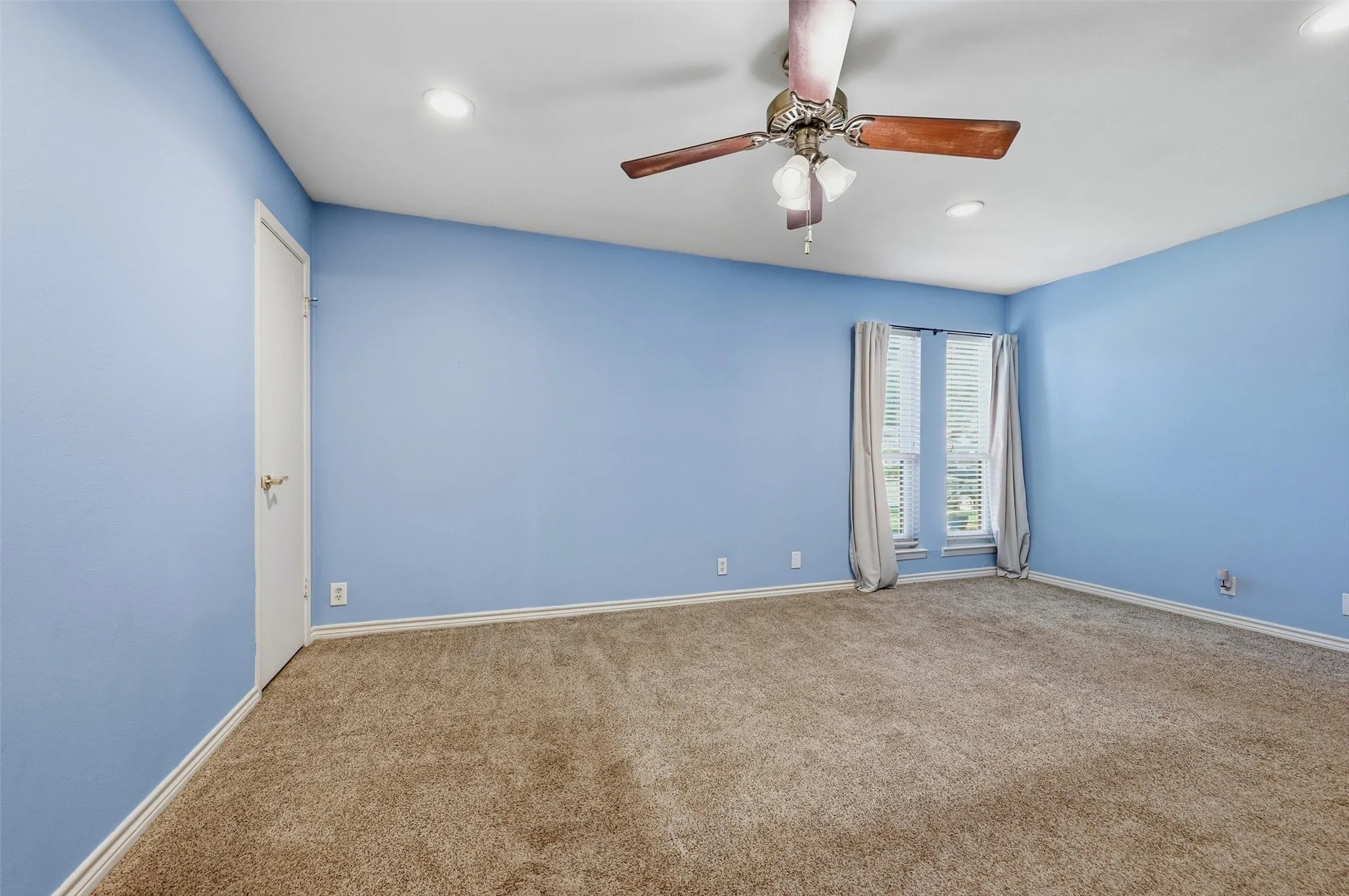 Single Family Residence For Sale in Grayson County , 1826 Skyline Drive, Sherman, Texas 75092, 4 Bedroom, 2 Bathroom, 2 Garage spaces, 1,628 Sqft, built in 1975, mls#21405751, Real Estate Agent in Sherman, Homes For Sale in Grayson county, Homes For Sale in Sherman, Realtor in Sherman Texas, Real Estate Brokerage Independent Realty Texas, Luminita Cordes Realtor