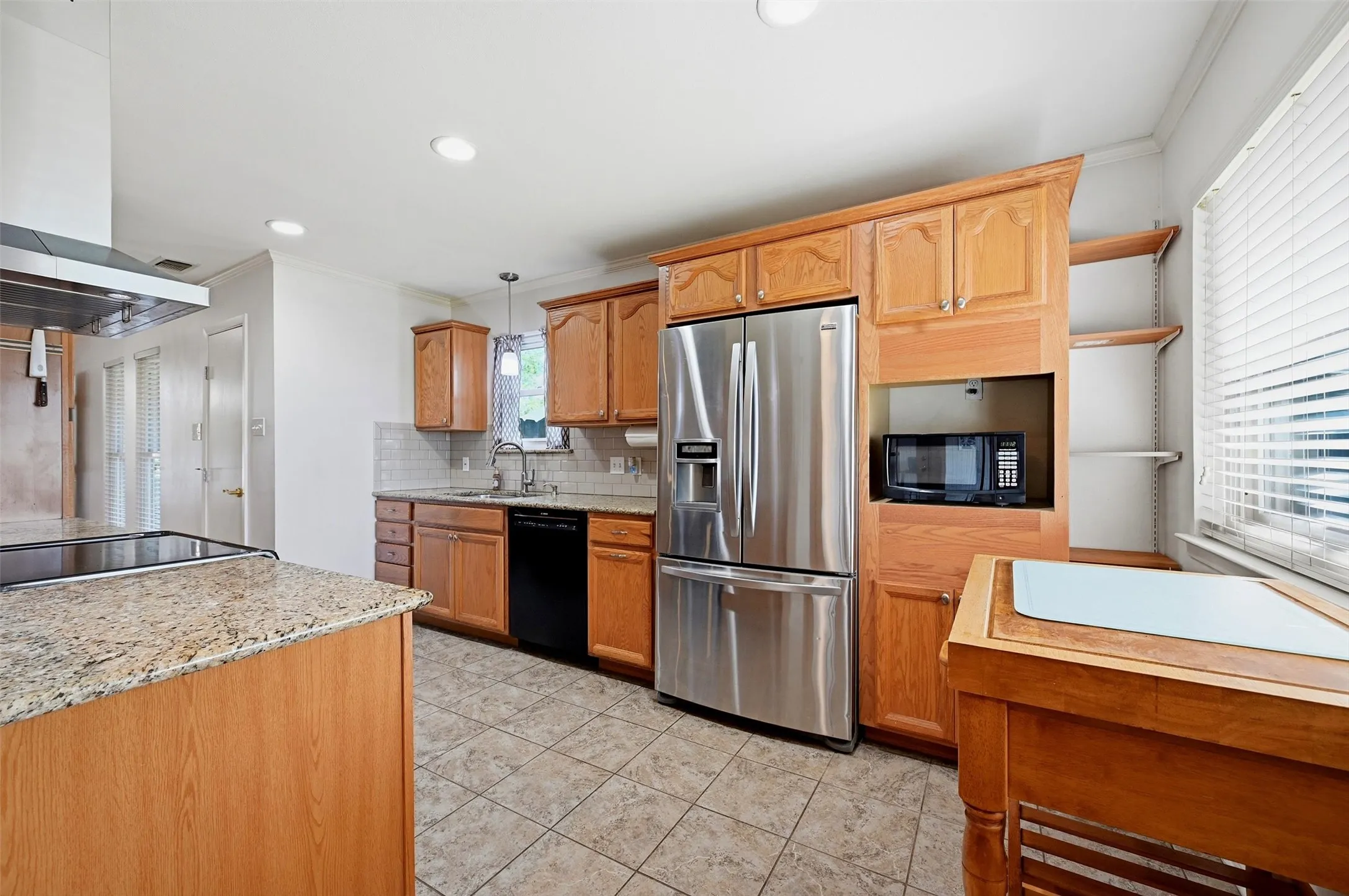 Single Family Residence For Sale in Grayson County , 1826 Skyline Drive, Sherman, Texas 75092, 4 Bedroom, 2 Bathroom, 2 Garage spaces, 1,628 Sqft, built in 1975, mls#21405751, Real Estate Agent in Sherman, Homes For Sale in Grayson county, Homes For Sale in Sherman, Realtor in Sherman Texas, Real Estate Brokerage Independent Realty Texas, Luminita Cordes Realtor