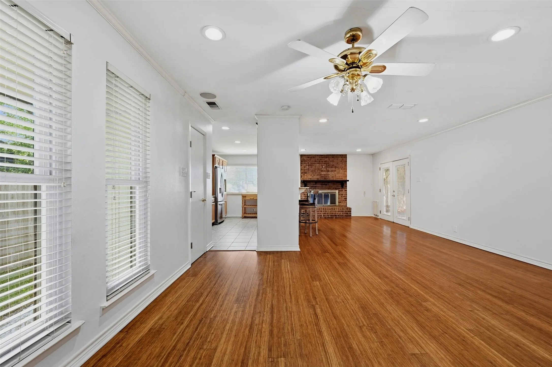 Single Family Residence For Sale in Grayson County , 1826 Skyline Drive, Sherman, Texas 75092, 4 Bedroom, 2 Bathroom, 2 Garage spaces, 1,628 Sqft, built in 1975, mls#21405751, Real Estate Agent in Sherman, Homes For Sale in Grayson county, Homes For Sale in Sherman, Realtor in Sherman Texas, Real Estate Brokerage Independent Realty Texas, Luminita Cordes Realtor