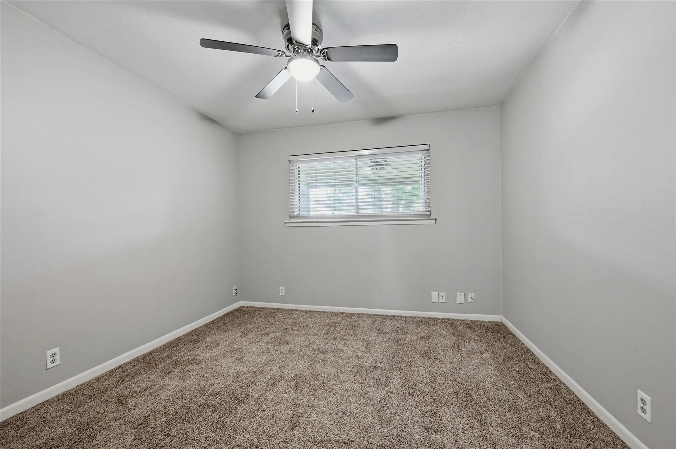 Single Family Residence For Sale in Grayson County , 1826 Skyline Drive, Sherman, Texas 75092, 4 Bedroom, 2 Bathroom, 2 Garage spaces, 1,628 Sqft, built in 1975, mls#21405751, Real Estate Agent in Sherman, Homes For Sale in Grayson county, Homes For Sale in Sherman, Realtor in Sherman Texas, Real Estate Brokerage Independent Realty Texas, Luminita Cordes Realtor