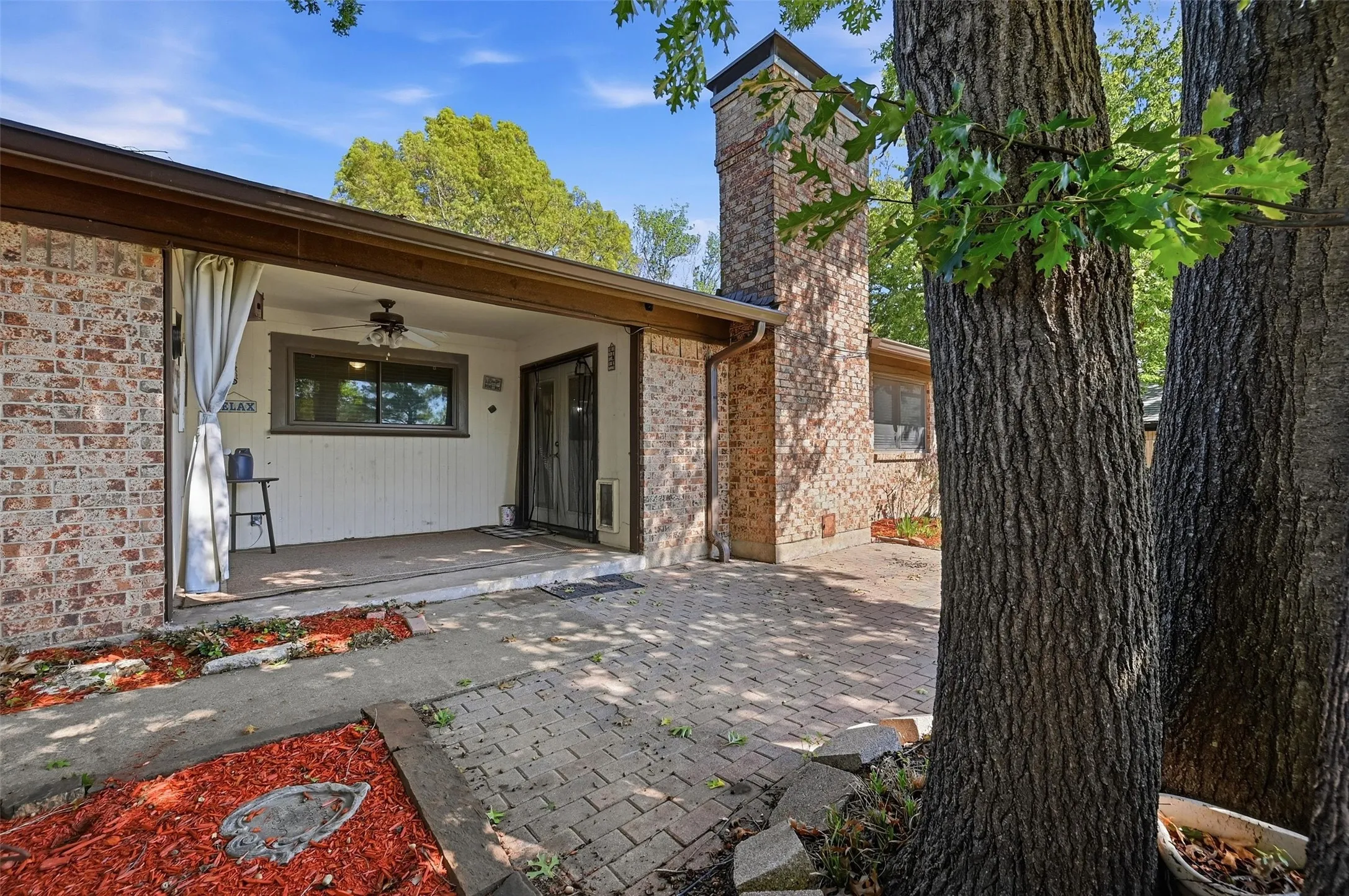 Single Family Residence For Sale in Grayson County , 1826 Skyline Drive, Sherman, Texas 75092, 4 Bedroom, 2 Bathroom, 2 Garage spaces, 1,628 Sqft, built in 1975, mls#21405751, Real Estate Agent in Sherman, Homes For Sale in Grayson county, Homes For Sale in Sherman, Realtor in Sherman Texas, Real Estate Brokerage Independent Realty Texas, Luminita Cordes Realtor