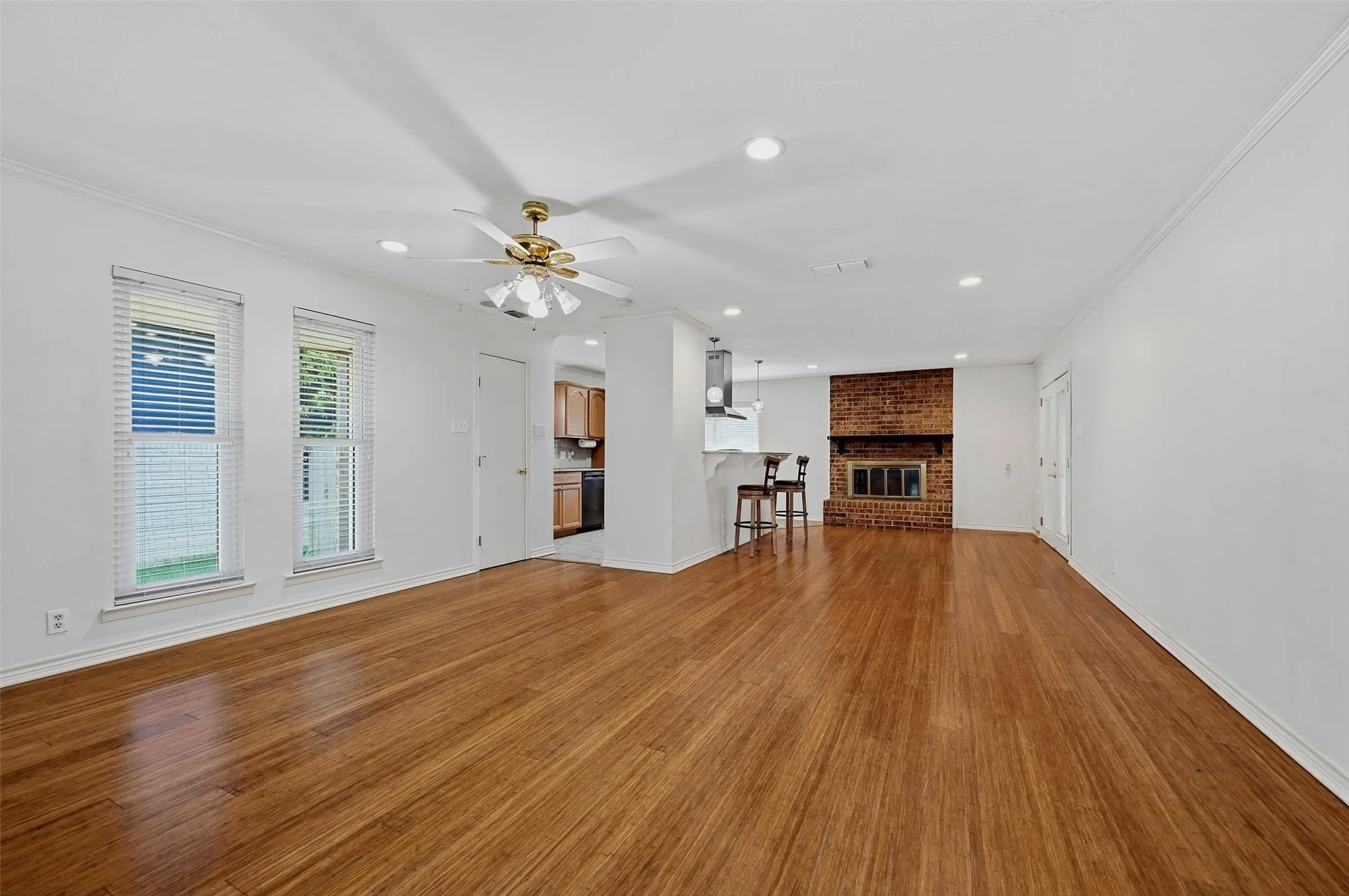 Single Family Residence For Sale in Grayson County , 1826 Skyline Drive, Sherman, Texas 75092, 4 Bedroom, 2 Bathroom, 2 Garage spaces, 1,628 Sqft, built in 1975, mls#21405751, Real Estate Agent in Sherman, Homes For Sale in Grayson county, Homes For Sale in Sherman, Realtor in Sherman Texas, Real Estate Brokerage Independent Realty Texas, Luminita Cordes Realtor