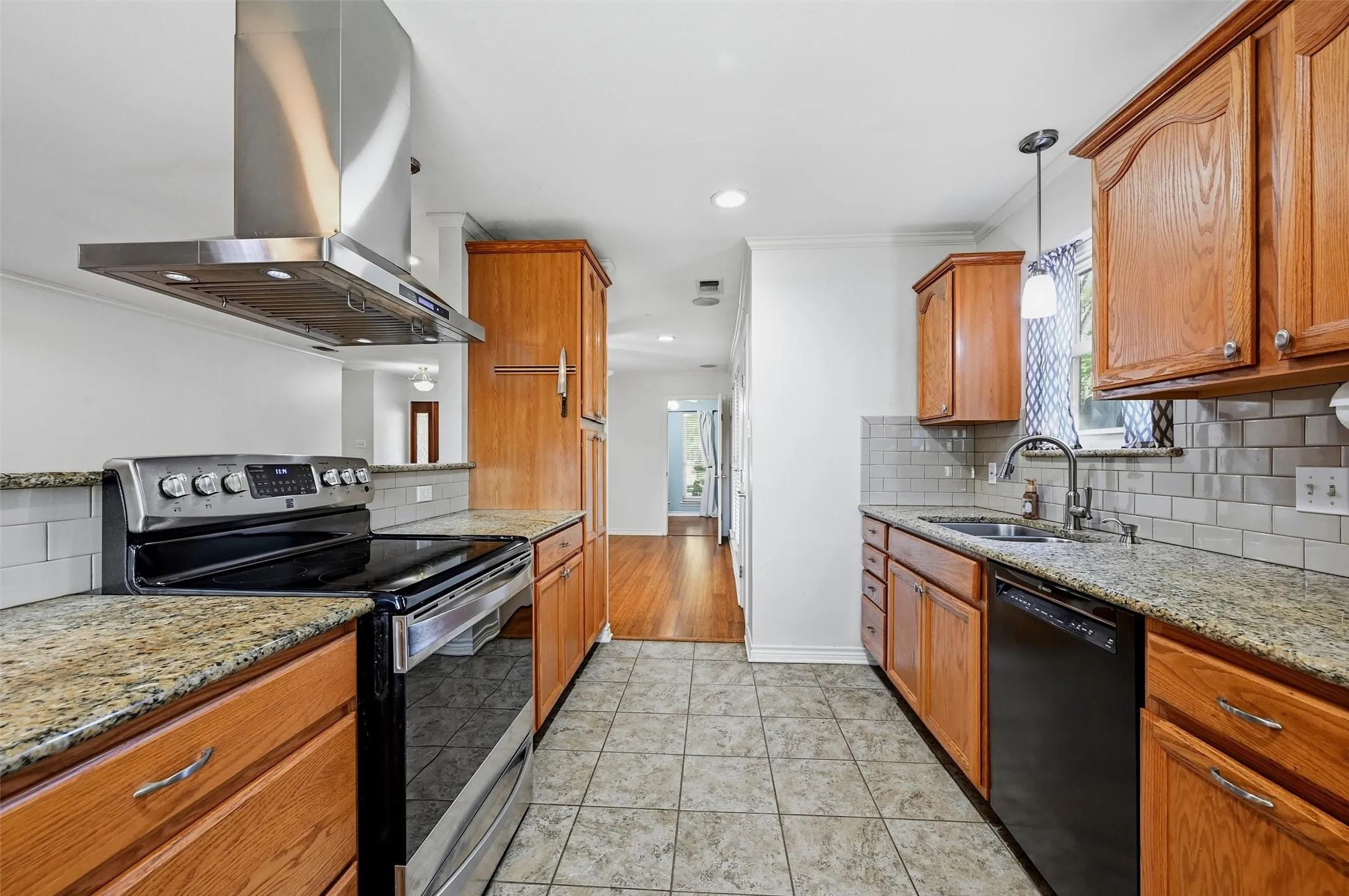 Single Family Residence For Sale in Grayson County , 1826 Skyline Drive, Sherman, Texas 75092, 4 Bedroom, 2 Bathroom, 2 Garage spaces, 1,628 Sqft, built in 1975, mls#21405751, Real Estate Agent in Sherman, Homes For Sale in Grayson county, Homes For Sale in Sherman, Realtor in Sherman Texas, Real Estate Brokerage Independent Realty Texas, Luminita Cordes Realtor