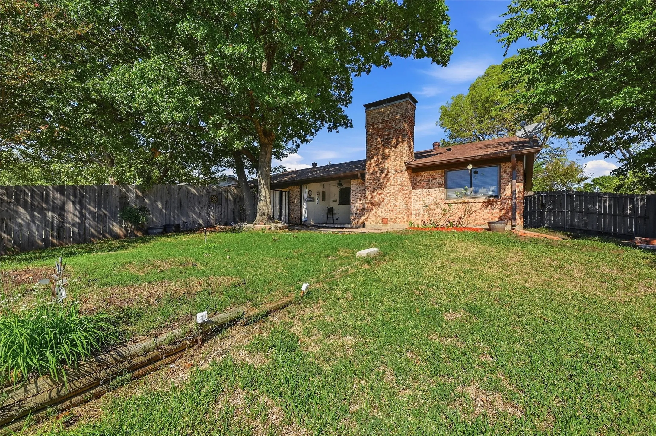 Single Family Residence For Sale in Grayson County , 1826 Skyline Drive, Sherman, Texas 75092, 4 Bedroom, 2 Bathroom, 2 Garage spaces, 1,628 Sqft, built in 1975, mls#21405751, Real Estate Agent in Sherman, Homes For Sale in Grayson county, Homes For Sale in Sherman, Realtor in Sherman Texas, Real Estate Brokerage Independent Realty Texas, Luminita Cordes Realtor