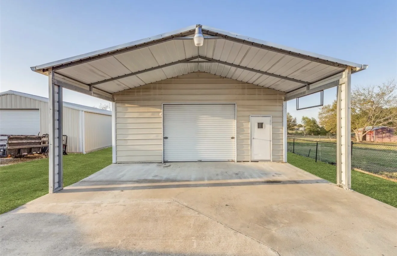 Single Family Residence For Sale in Kaufman County , 11068 Prairie Lakes Lane, Forney, Texas 75126, 4 Bedroom, 3 Bathroom, 2 Garage spaces, 2,769 Sqft, built in 2001, mls#21406333, Real Estate Agent in Forney, Homes For Sale in Kaufman county, Homes For Sale in Forney, Realtor in Forney Texas, Real Estate Brokerage Independent Realty Texas, Luminita Cordes Realtor