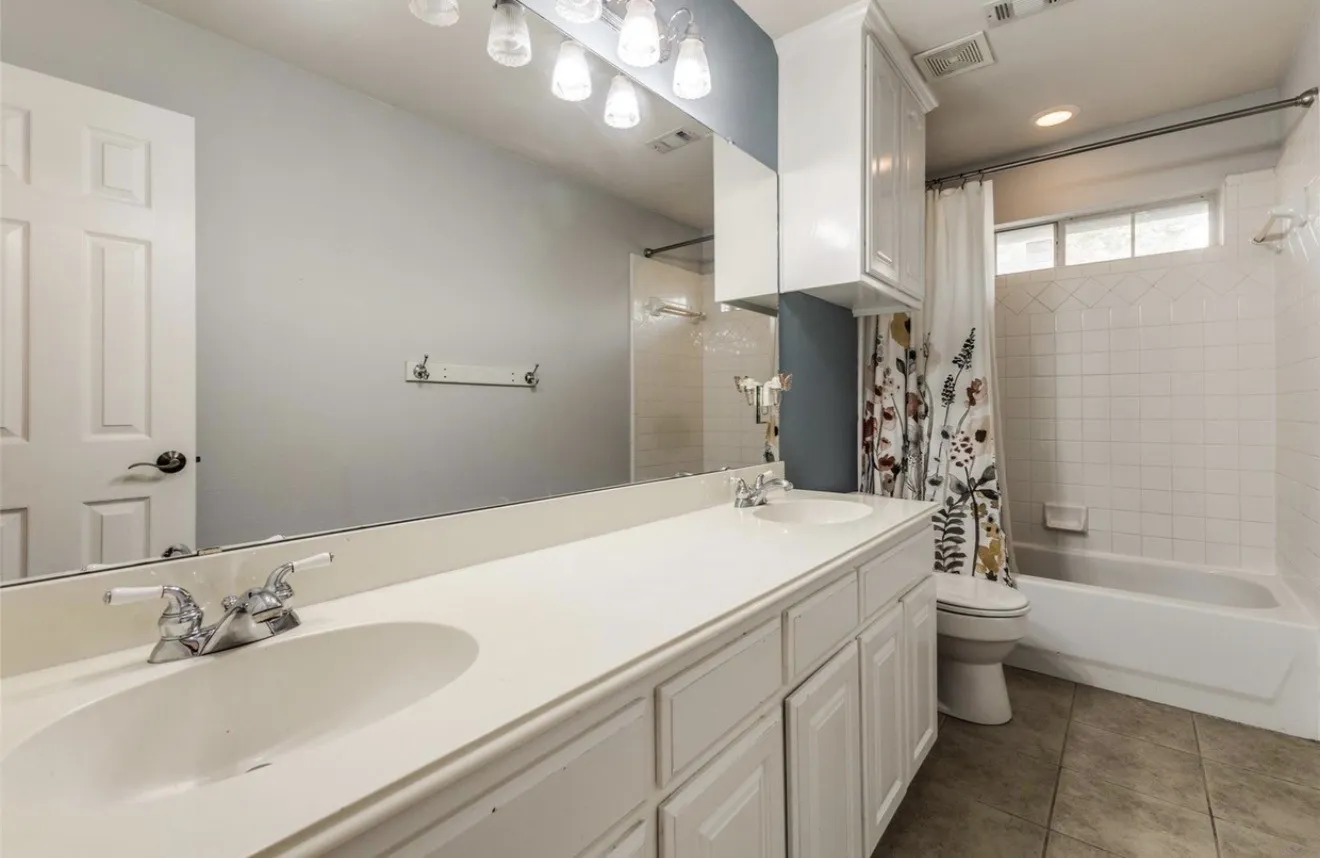 Single Family Residence For Sale in Kaufman County , 11068 Prairie Lakes Lane, Forney, Texas 75126, 4 Bedroom, 3 Bathroom, 2 Garage spaces, 2,769 Sqft, built in 2001, mls#21406333, Real Estate Agent in Forney, Homes For Sale in Kaufman county, Homes For Sale in Forney, Realtor in Forney Texas, Real Estate Brokerage Independent Realty Texas, Luminita Cordes Realtor