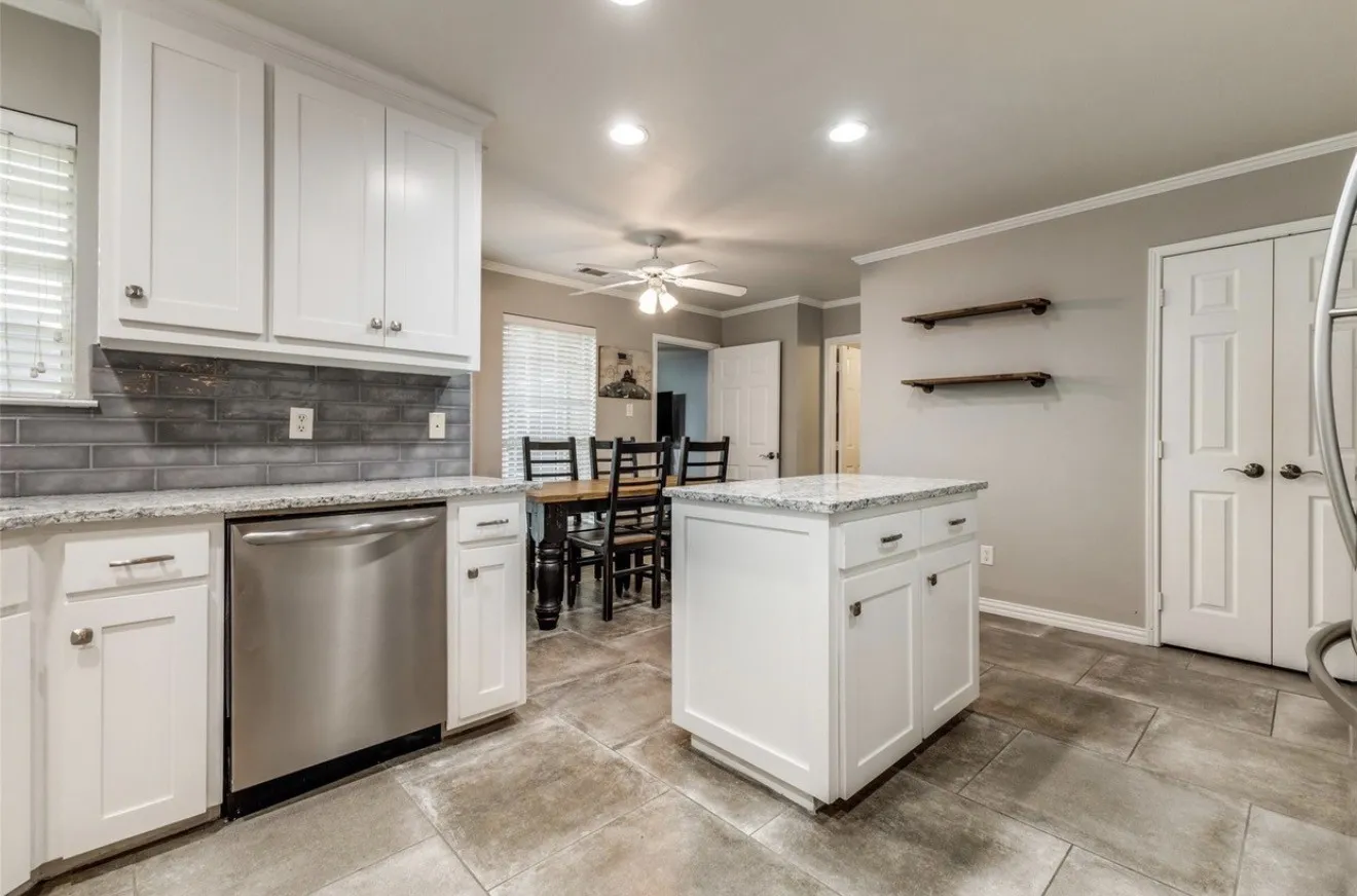 Single Family Residence For Sale in Kaufman County , 11068 Prairie Lakes Lane, Forney, Texas 75126, 4 Bedroom, 3 Bathroom, 2 Garage spaces, 2,769 Sqft, built in 2001, mls#21406333, Real Estate Agent in Forney, Homes For Sale in Kaufman county, Homes For Sale in Forney, Realtor in Forney Texas, Real Estate Brokerage Independent Realty Texas, Luminita Cordes Realtor