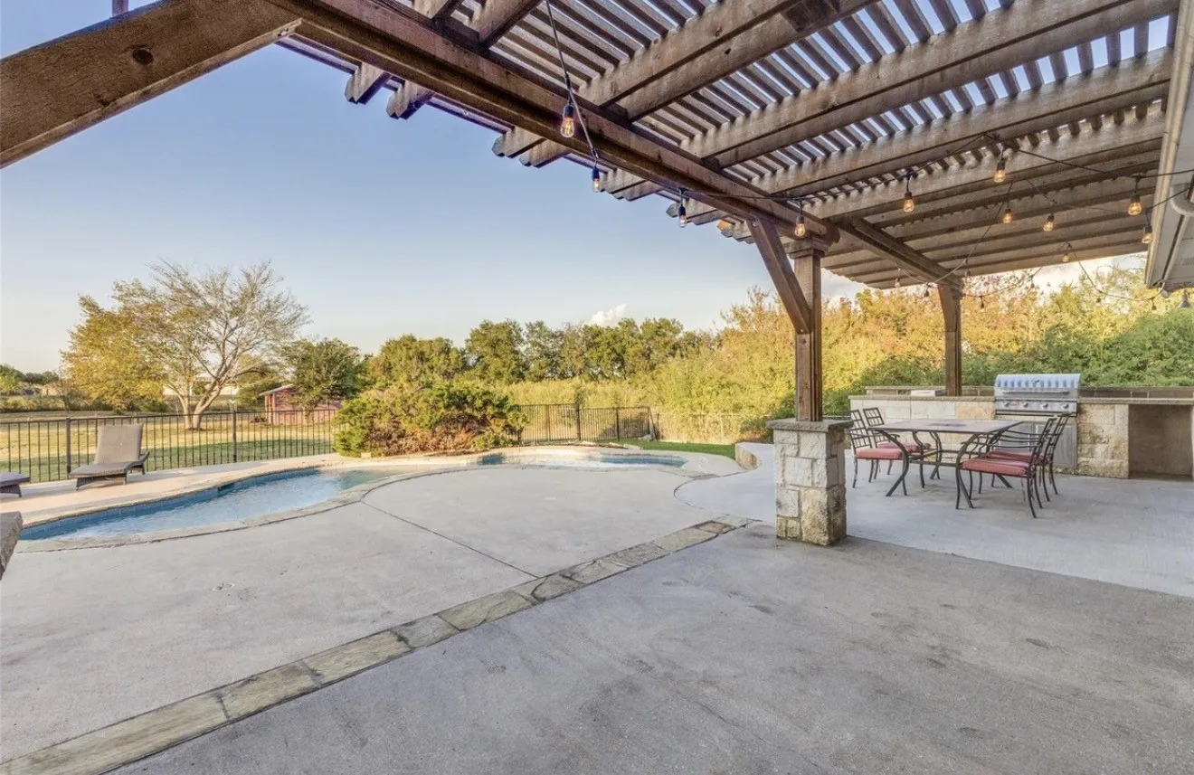 Single Family Residence For Sale in Kaufman County , 11068 Prairie Lakes Lane, Forney, Texas 75126, 4 Bedroom, 3 Bathroom, 2 Garage spaces, 2,769 Sqft, built in 2001, mls#21406333, Real Estate Agent in Forney, Homes For Sale in Kaufman county, Homes For Sale in Forney, Realtor in Forney Texas, Real Estate Brokerage Independent Realty Texas, Luminita Cordes Realtor
