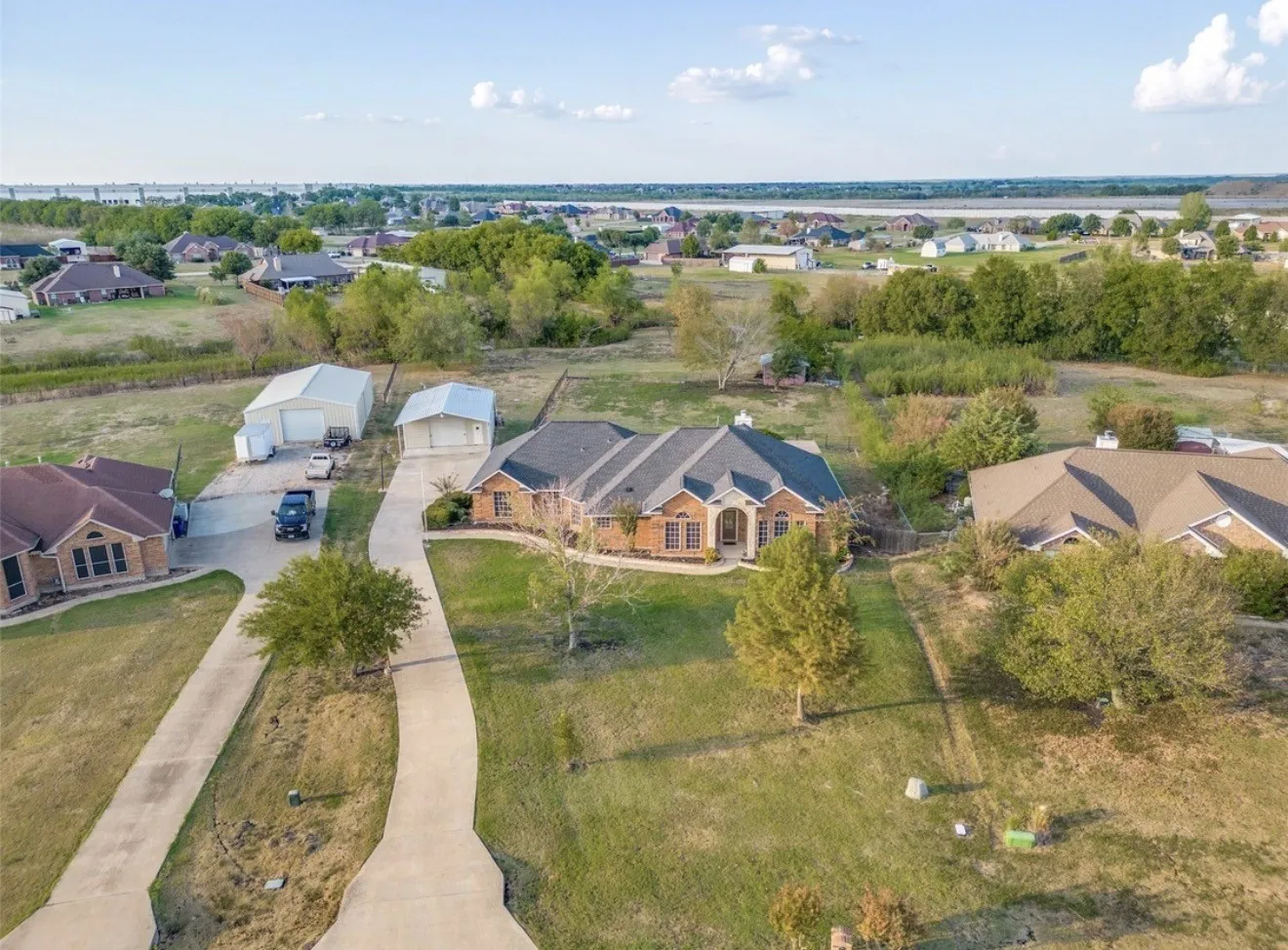 Single Family Residence For Sale in Kaufman County , 11068 Prairie Lakes Lane, Forney, Texas 75126, 4 Bedroom, 3 Bathroom, 2 Garage spaces, 2,769 Sqft, built in 2001, mls#21406333, Real Estate Agent in Forney, Homes For Sale in Kaufman county, Homes For Sale in Forney, Realtor in Forney Texas, Real Estate Brokerage Independent Realty Texas, Luminita Cordes Realtor