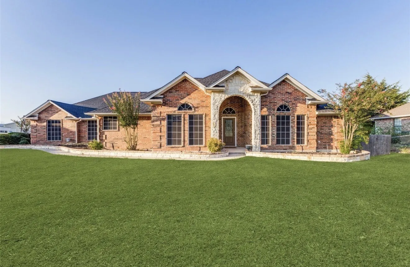 Single Family Residence For Sale in Kaufman County , 11068 Prairie Lakes Lane, Forney, Texas 75126, 4 Bedroom, 3 Bathroom, 2 Garage spaces, 2,769 Sqft, built in 2001, mls#21406333, Real Estate Agent in Forney, Homes For Sale in Kaufman county, Homes For Sale in Forney, Realtor in Forney Texas, Real Estate Brokerage Independent Realty Texas, Luminita Cordes Realtor