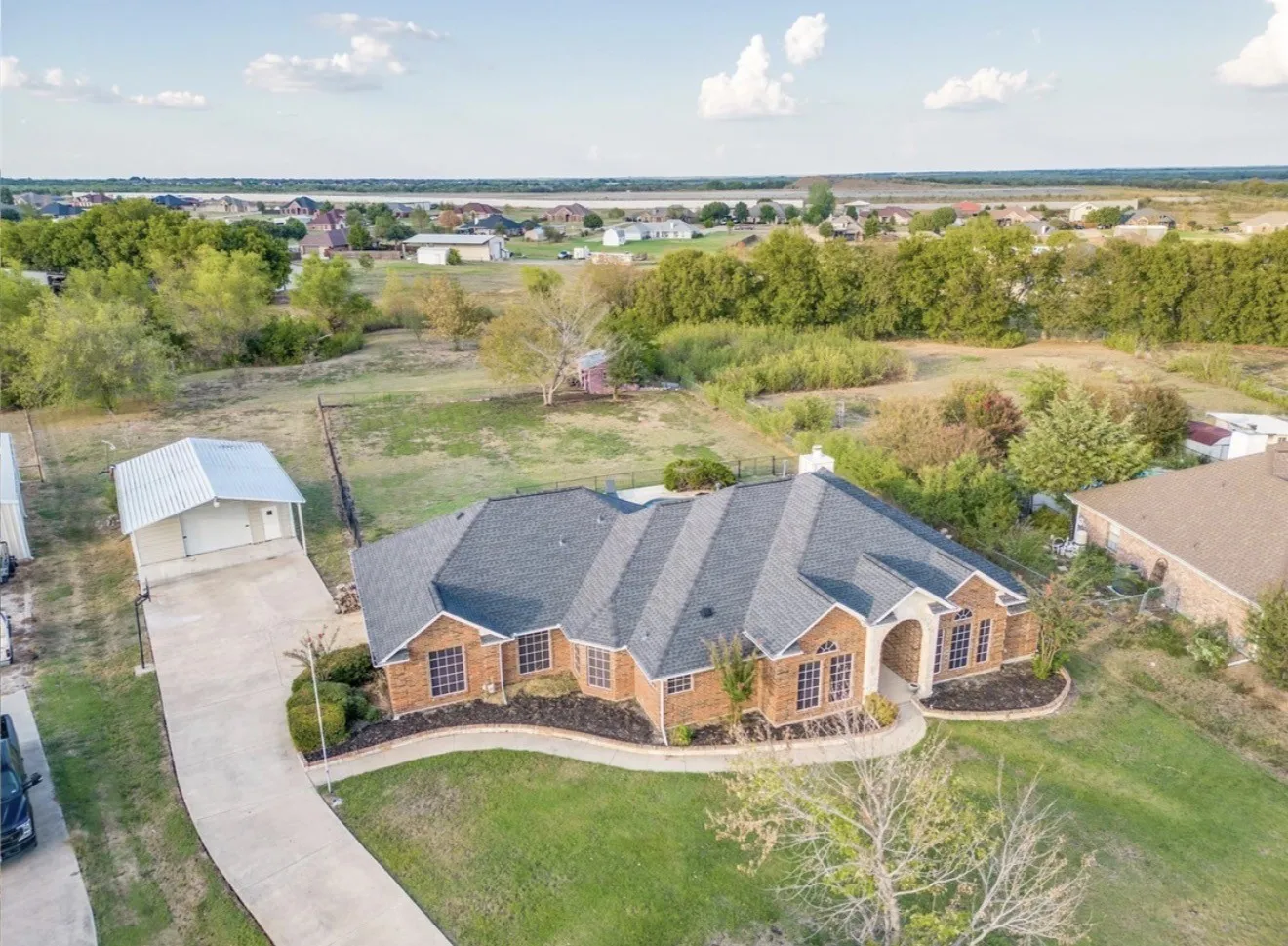Single Family Residence For Sale in Kaufman County , 11068 Prairie Lakes Lane, Forney, Texas 75126, 4 Bedroom, 3 Bathroom, 2 Garage spaces, 2,769 Sqft, built in 2001, mls#21406333, Real Estate Agent in Forney, Homes For Sale in Kaufman county, Homes For Sale in Forney, Realtor in Forney Texas, Real Estate Brokerage Independent Realty Texas, Luminita Cordes Realtor