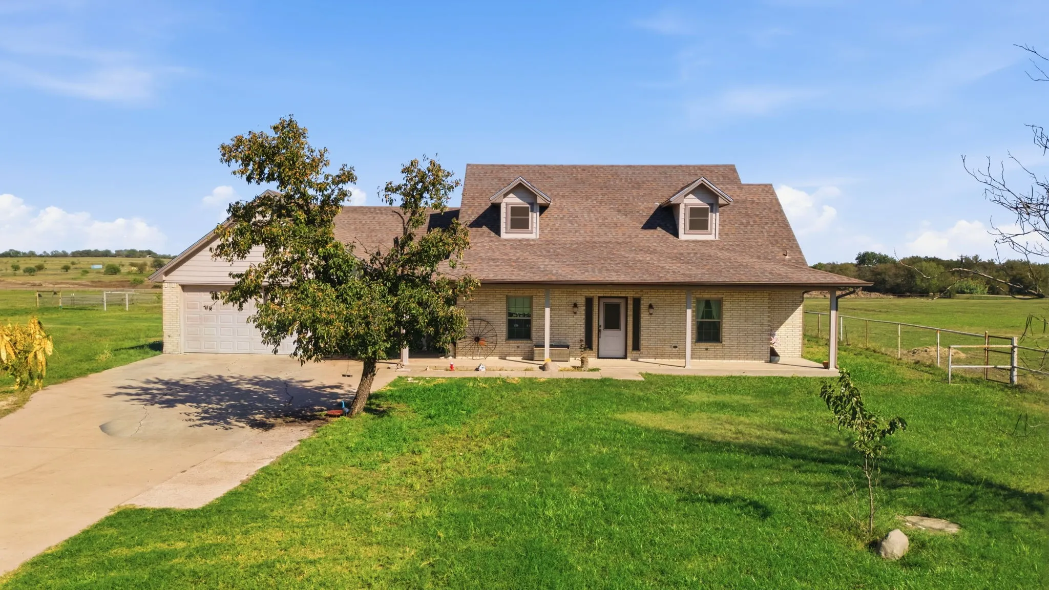 Single Family Residence For Sale in Denton County , 12411 Strittmatter Road, Pilot Point, Texas 76258, 3 Bedroom, 2 Bathroom, 2 Garage spaces, 2,507 Sqft, built in 2012, mls#21407790, Real Estate Agent in Pilot Point, Homes For Sale in Denton county, Homes For Sale in Pilot Point, Realtor in Pilot Point Texas, Real Estate Brokerage Independent Realty Texas, Luminita Cordes Realtor