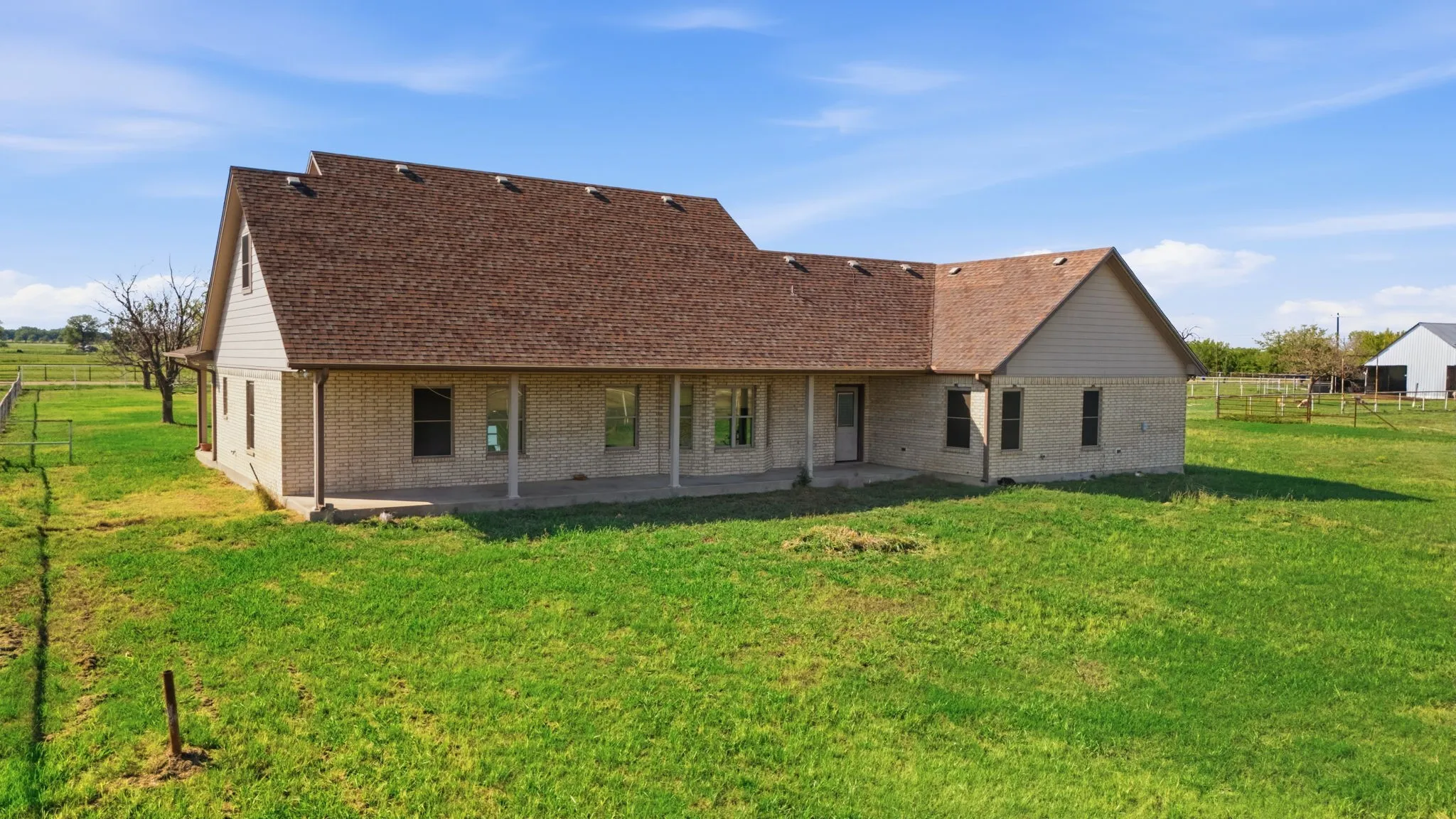 Single Family Residence For Sale in Denton County , 12411 Strittmatter Road, Pilot Point, Texas 76258, 3 Bedroom, 2 Bathroom, 2 Garage spaces, 2,507 Sqft, built in 2012, mls#21407790, Real Estate Agent in Pilot Point, Homes For Sale in Denton county, Homes For Sale in Pilot Point, Realtor in Pilot Point Texas, Real Estate Brokerage Independent Realty Texas, Luminita Cordes Realtor