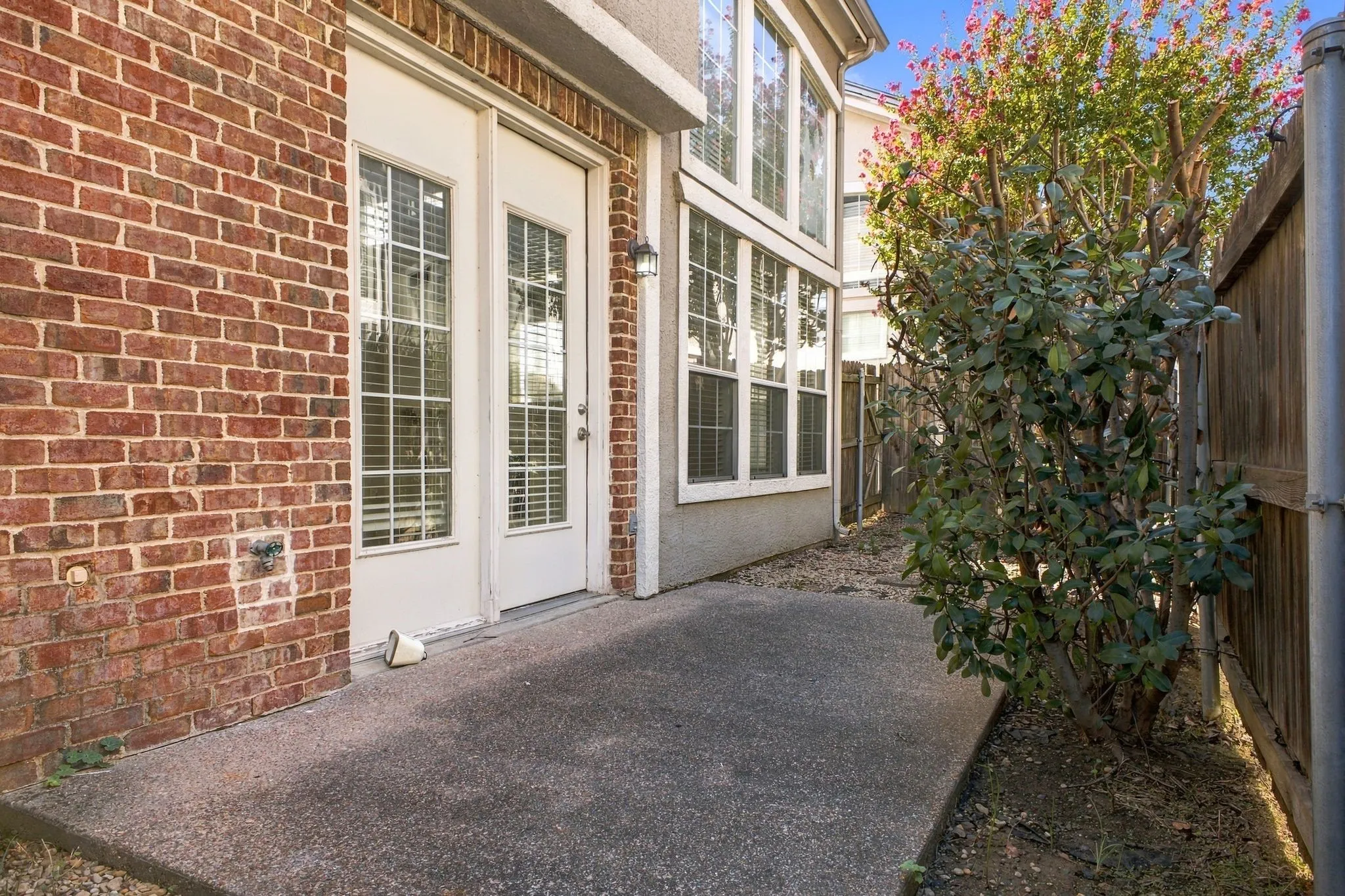 Townhouse For Rent in Dallas County , 2529 Champagne Drive, Irving, Texas 75038, 3 Bedroom, 3 Bathroom, 2 Garage spaces, 1,678 Sqft, built in 2002, mls#21407963, Real Estate Agent in Irving, Homes For Rent in Dallas county, Homes For Rent in Irving, Realtor in Irving Texas, Real Estate Brokerage Independent Realty Texas, Luminita Cordes Realtor
