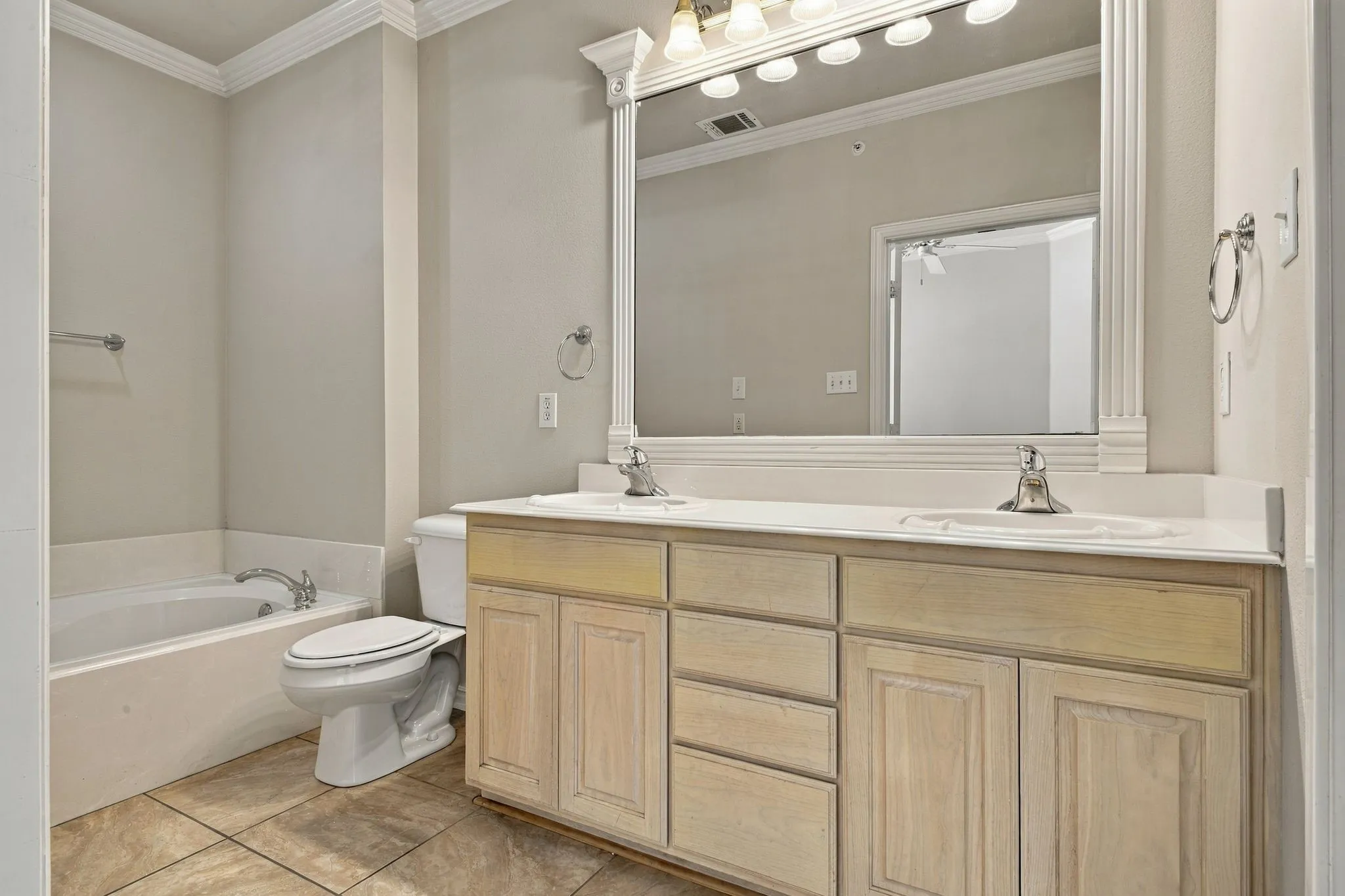Townhouse For Rent in Dallas County , 2529 Champagne Drive, Irving, Texas 75038, 3 Bedroom, 3 Bathroom, 2 Garage spaces, 1,678 Sqft, built in 2002, mls#21407963, Real Estate Agent in Irving, Homes For Rent in Dallas county, Homes For Rent in Irving, Realtor in Irving Texas, Real Estate Brokerage Independent Realty Texas, Luminita Cordes Realtor